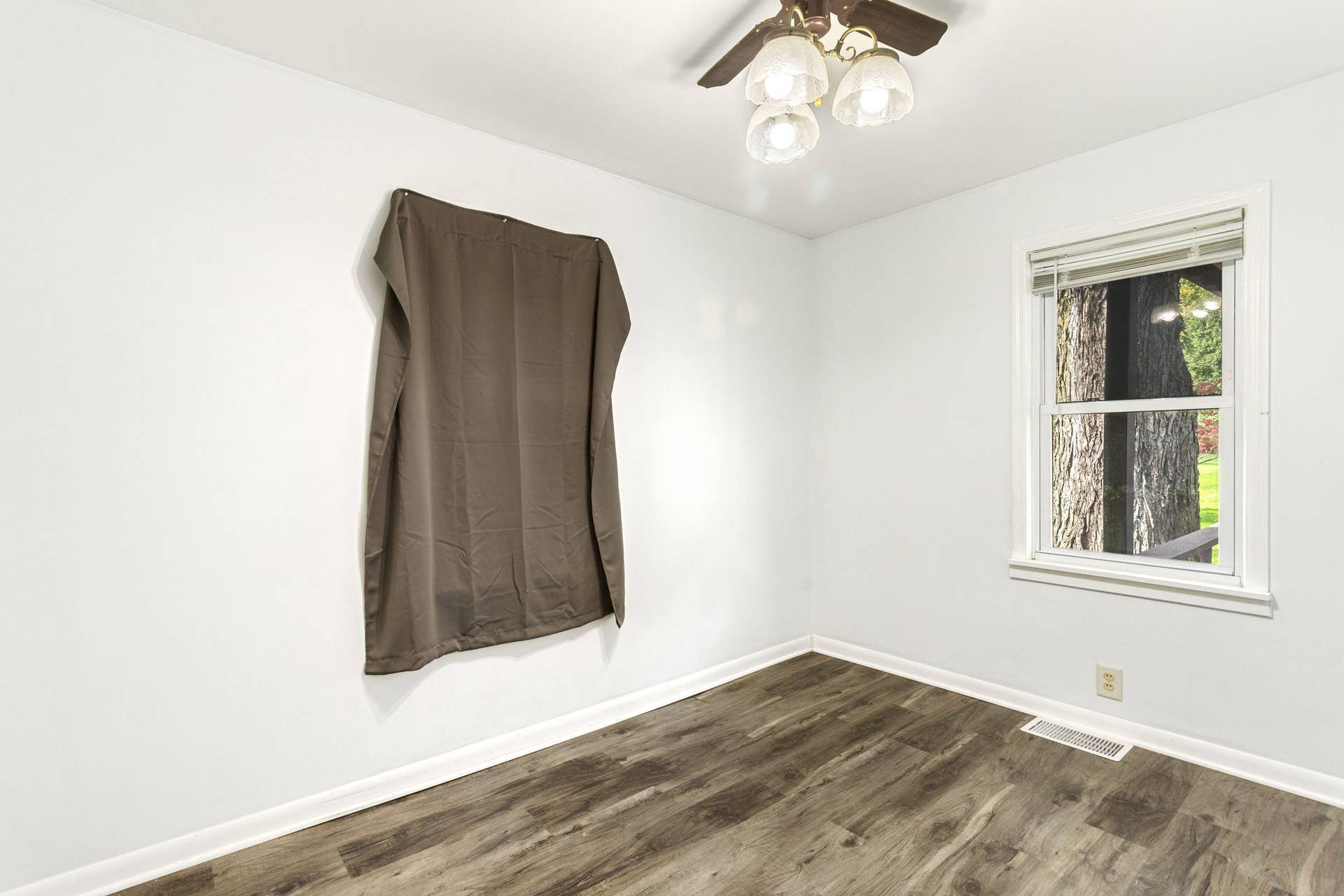 901 Mccord Road, Valparaiso, IN 46383 Main Floor Bedroom