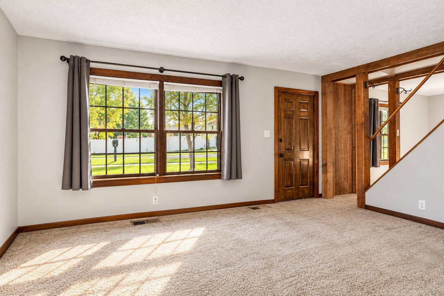 901 Mccord Road, Valparaiso, IN 46383 Living Room Virw 1