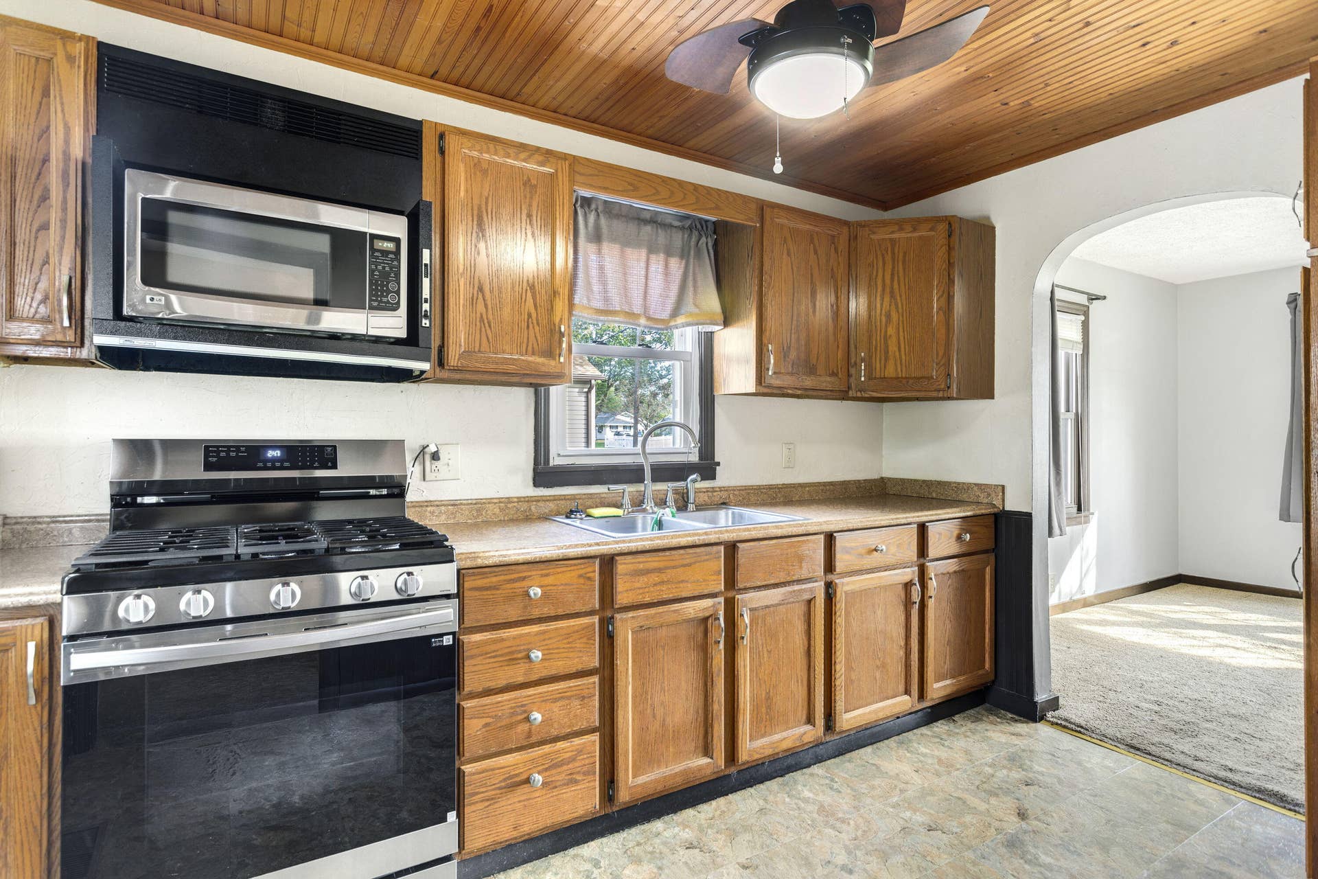 901 Mccord Road, Valparaiso, IN 46383 Kitchen View
