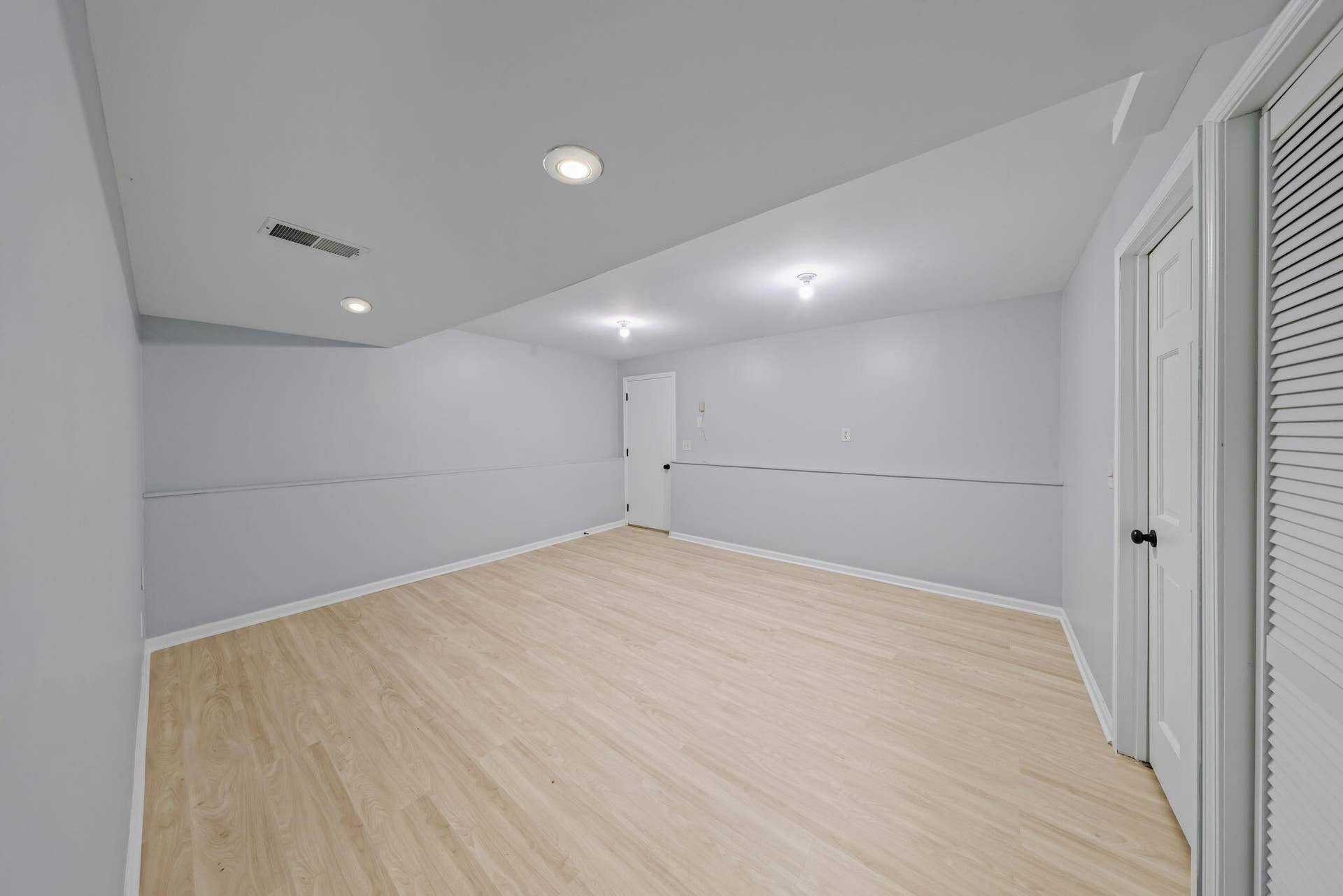 22-web-or-mls-1401-w-97th-pl