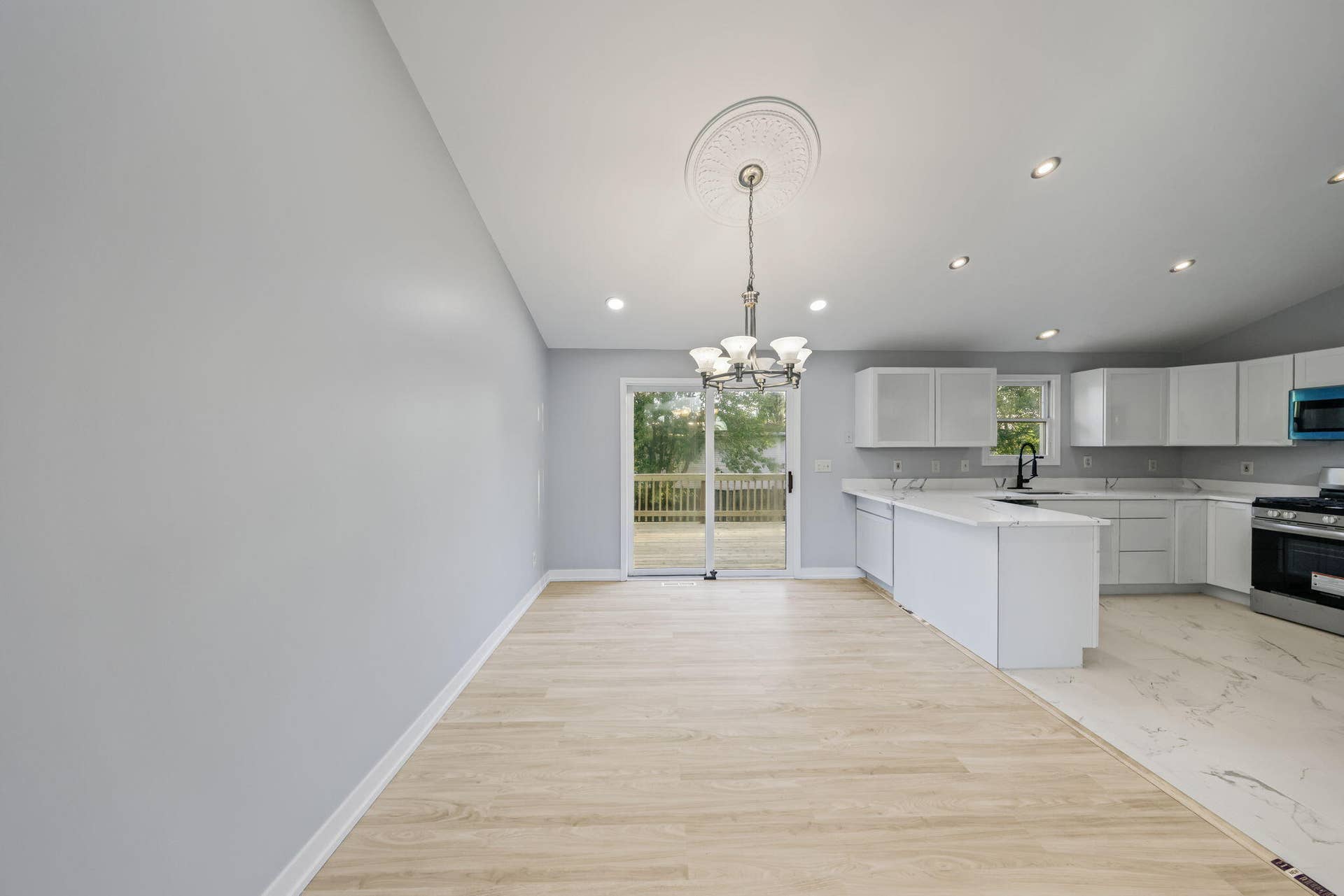 7-web-or-mls-1401-w-97th-pl