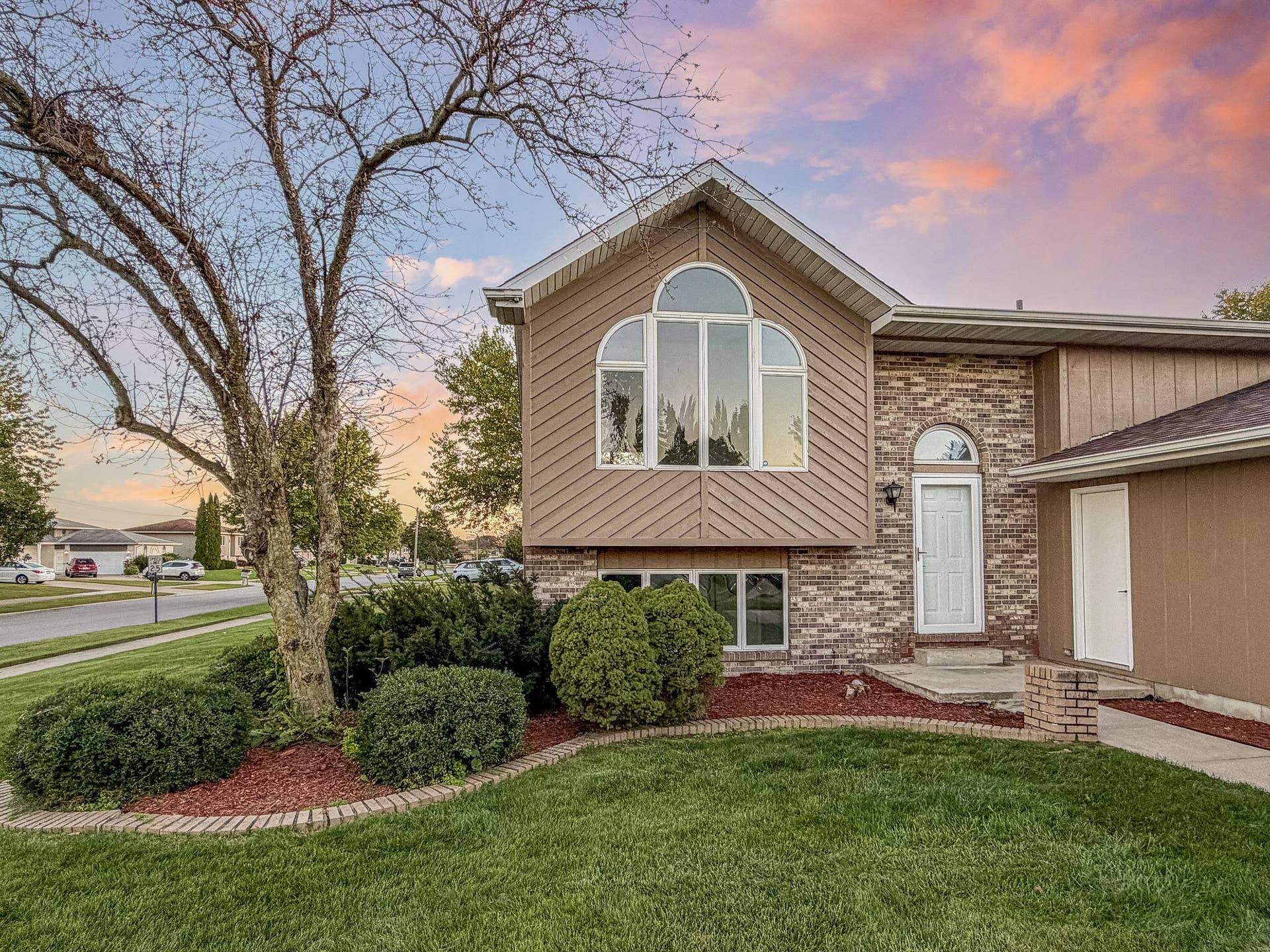 61-web-or-mls-1401-w-97th-pl
