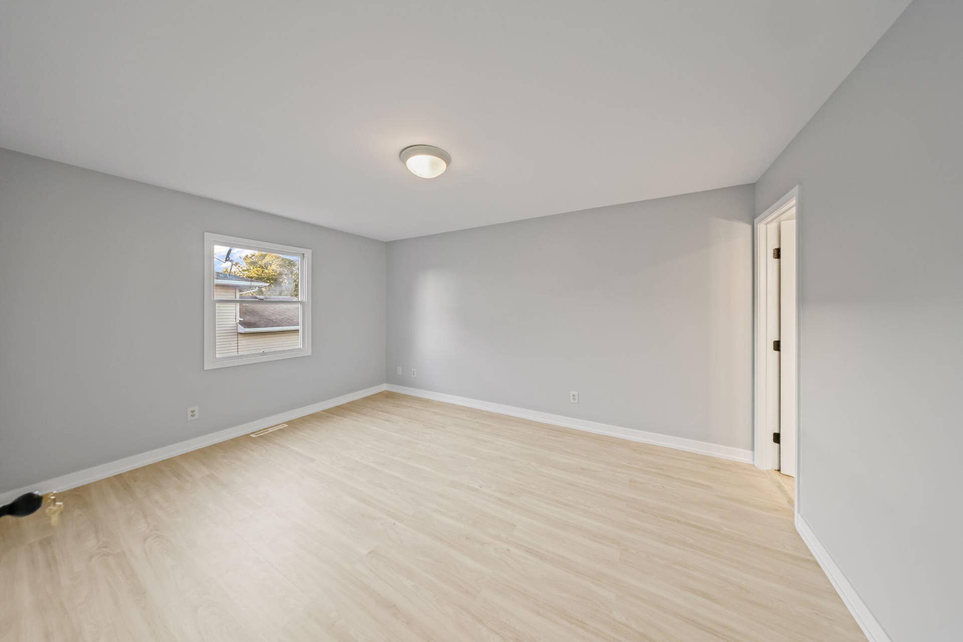12-web-or-mls-1401-w-97th-pl