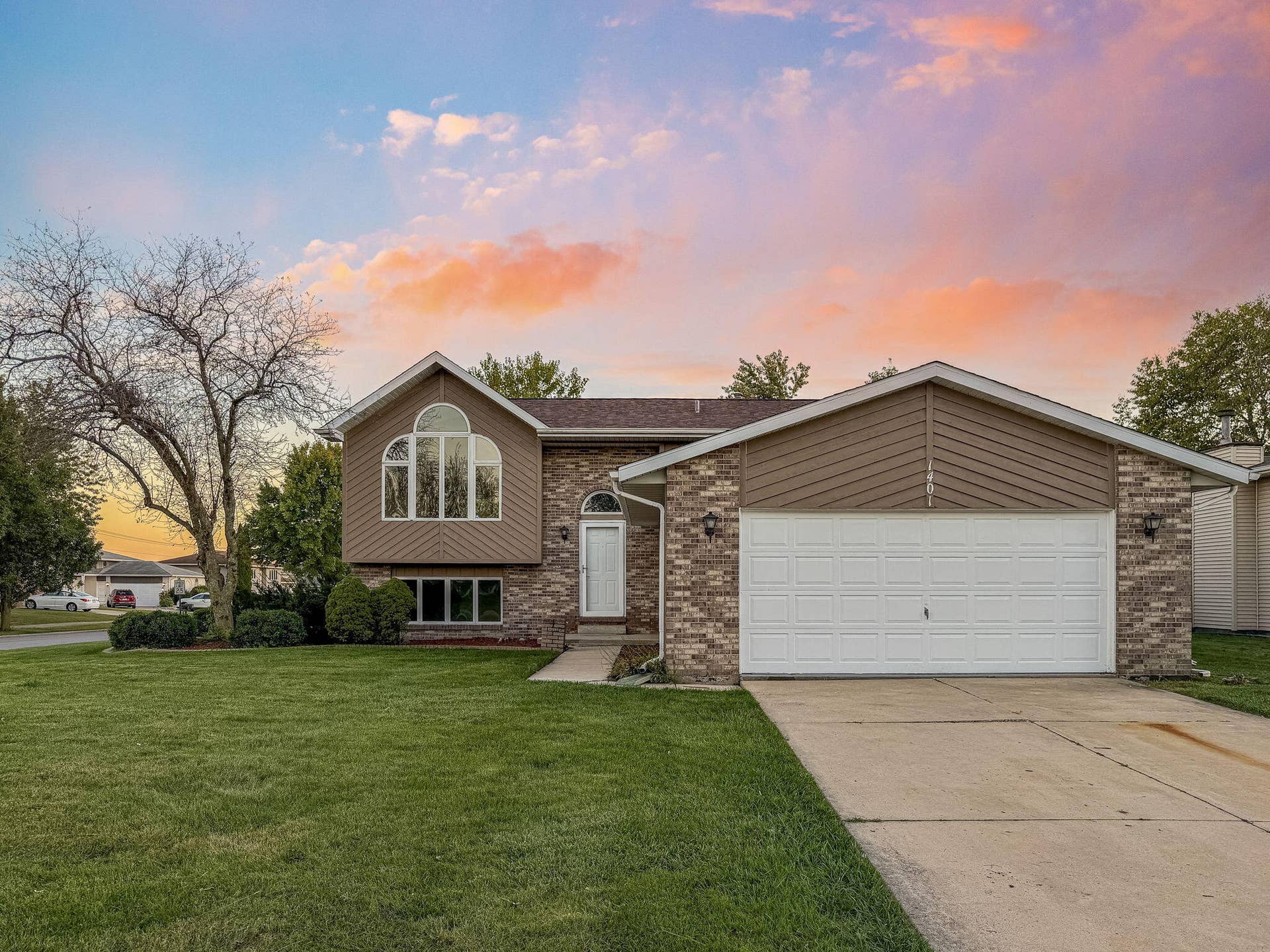 64-web-or-mls-1401-w-97th-pl