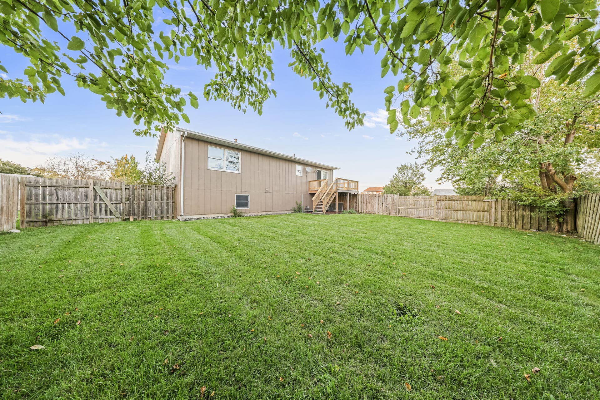 25-web-or-mls-1401-w-97th-pl
