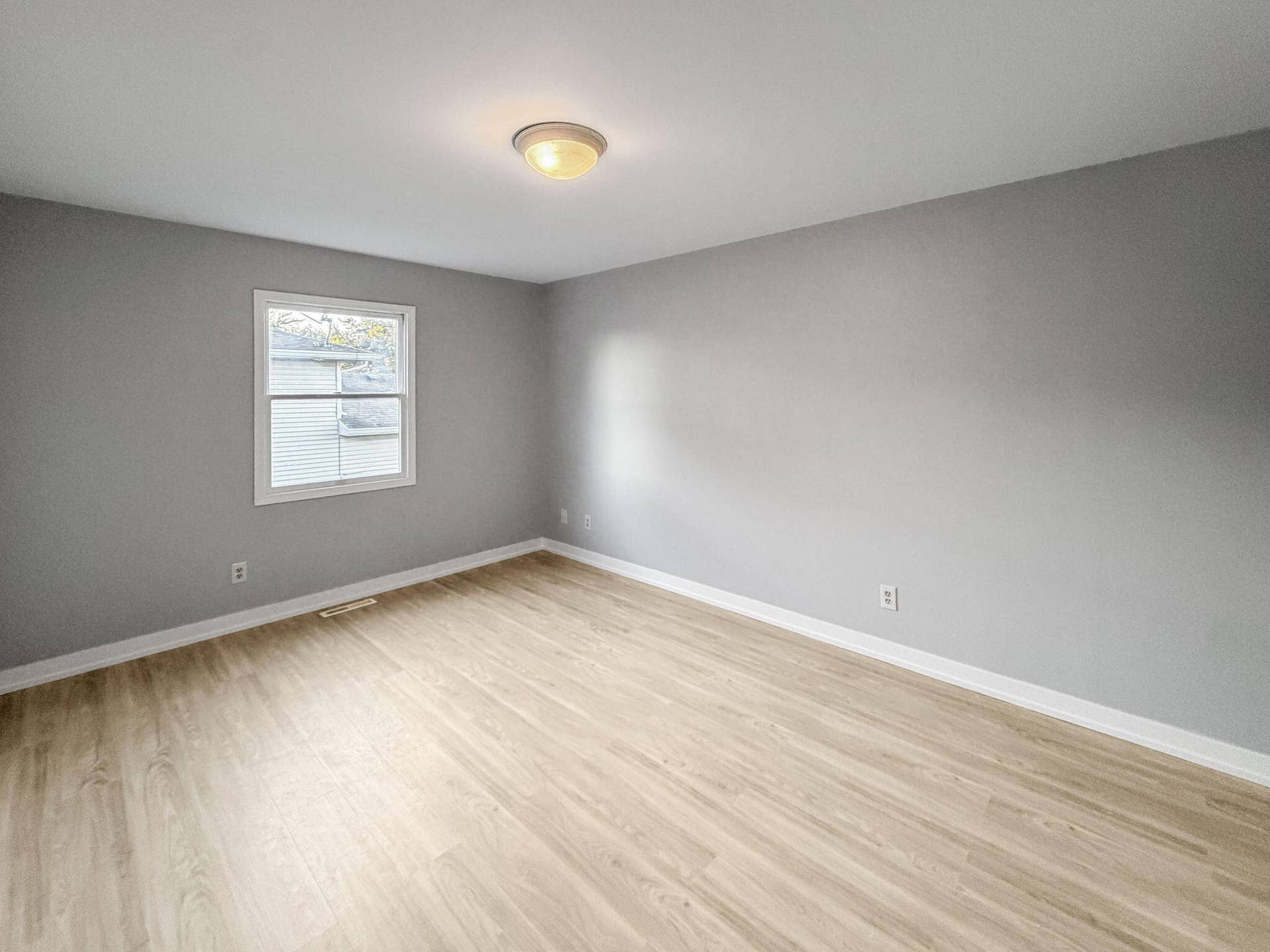 30-web-or-mls-1401-w-97th-pl