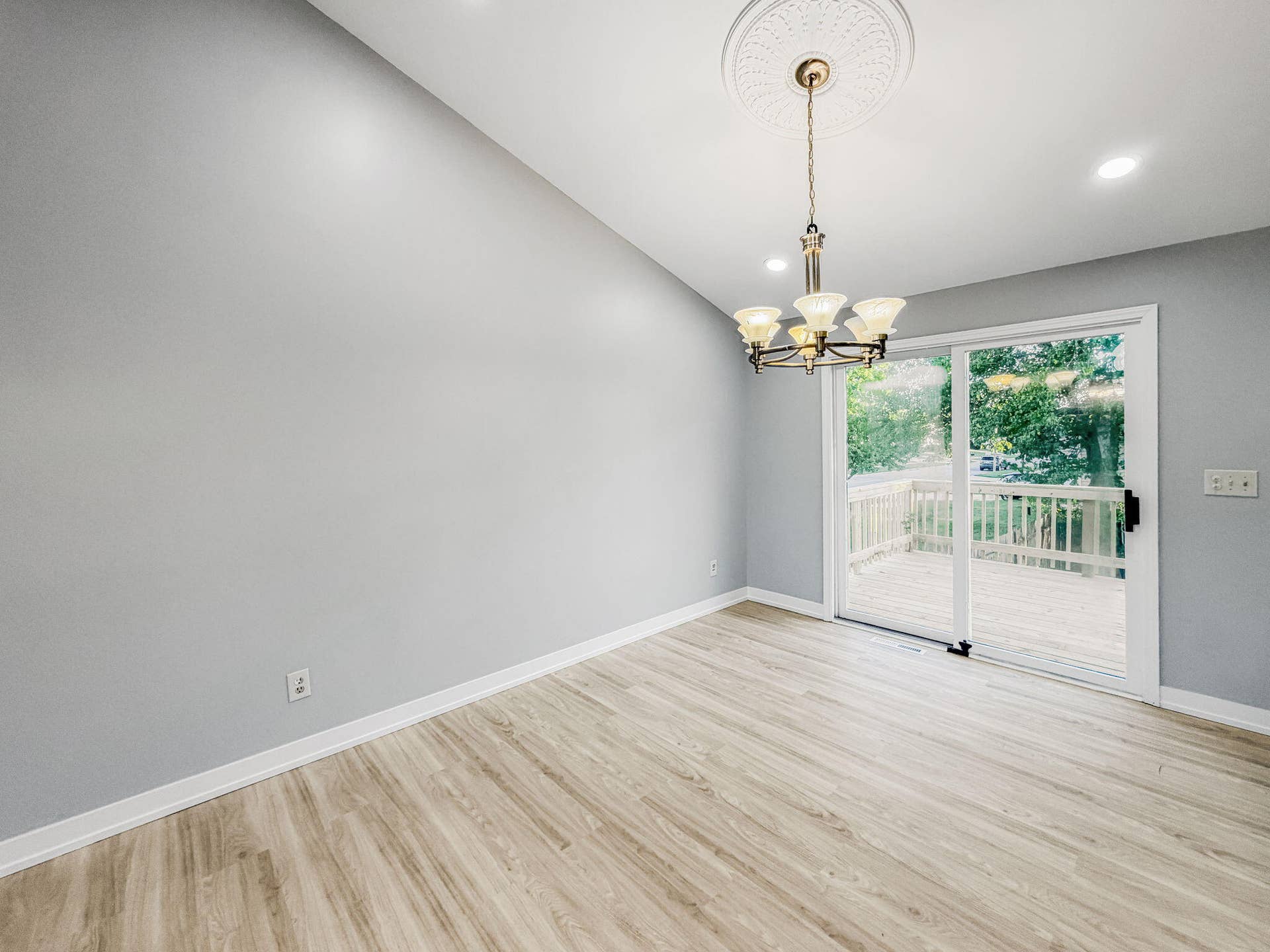 40-web-or-mls-1401-w-97th-pl