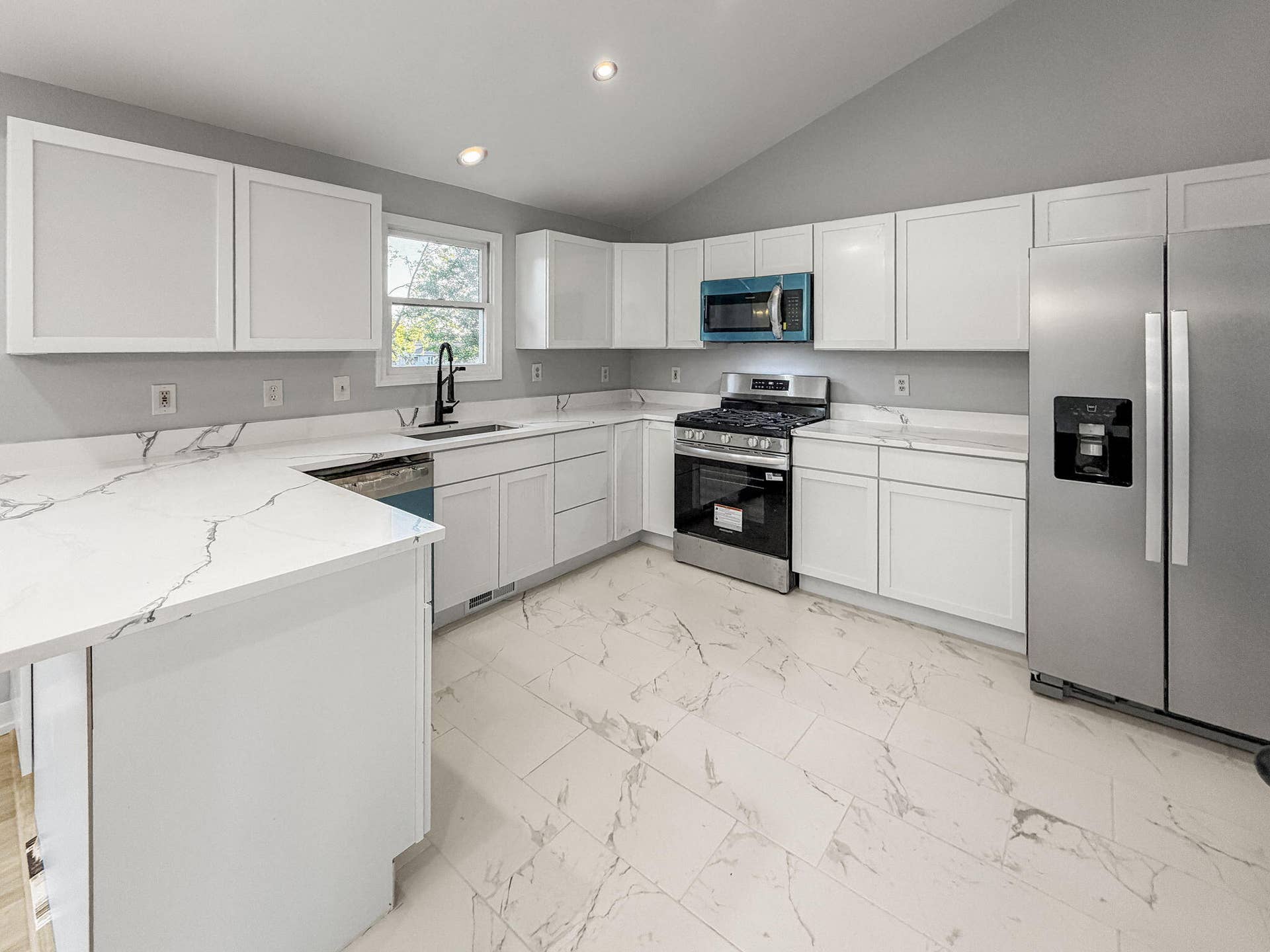 36-web-or-mls-1401-w-97th-pl