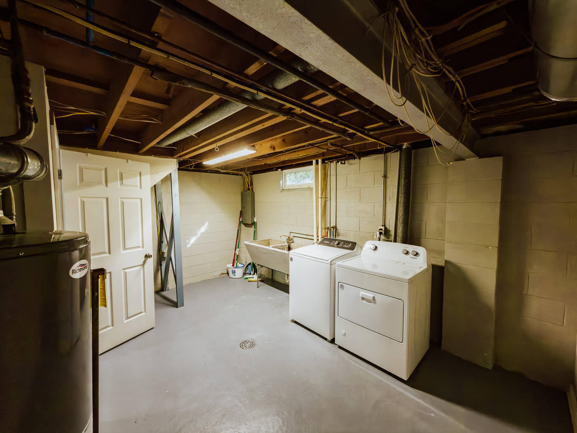 424 Dickson Street, Michigan City, IN 46360 Laundry Room