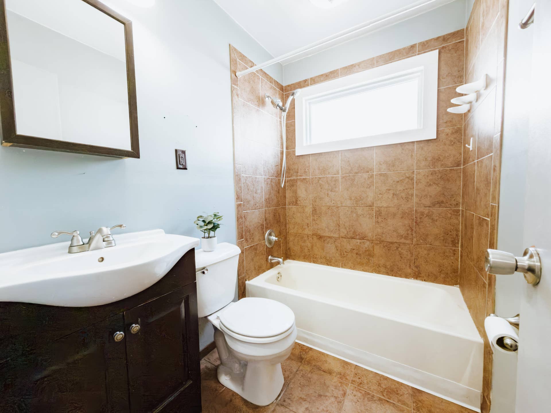 424 Dickson Street, Michigan City, IN 46360 Full Bathroom