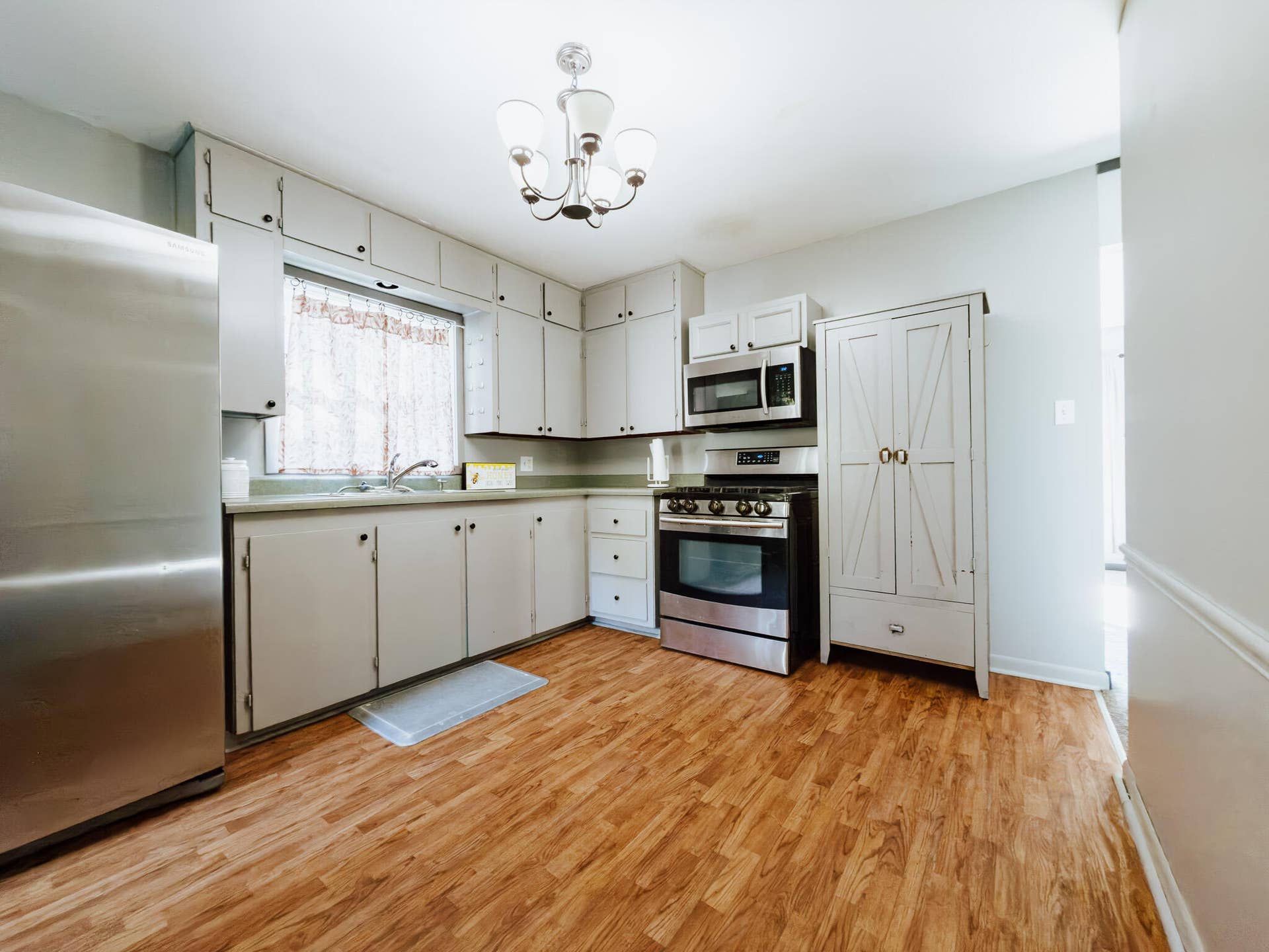 424 Dickson Street, Michigan City, IN 46360 Kitchen