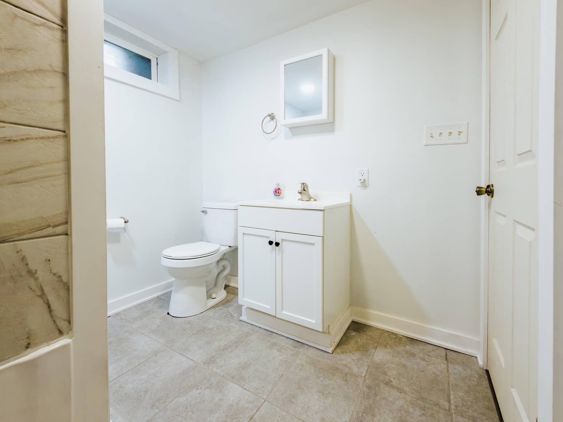 424 Dickson Street, Michigan City, IN 46360 Bathroom Detail