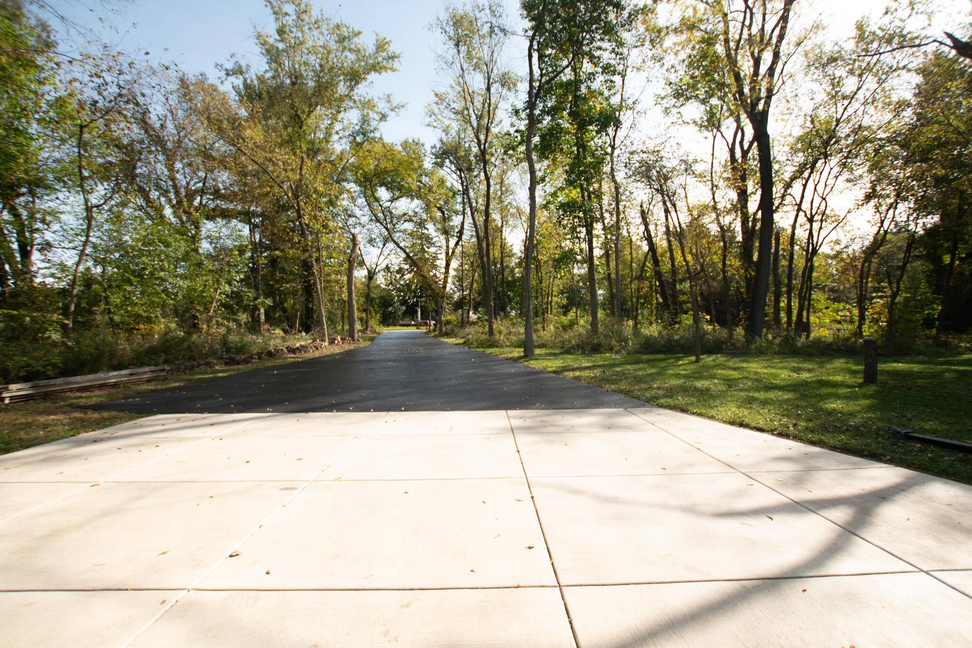 6400 Grand Boulevard, Hobart, IN 46342 Driveway