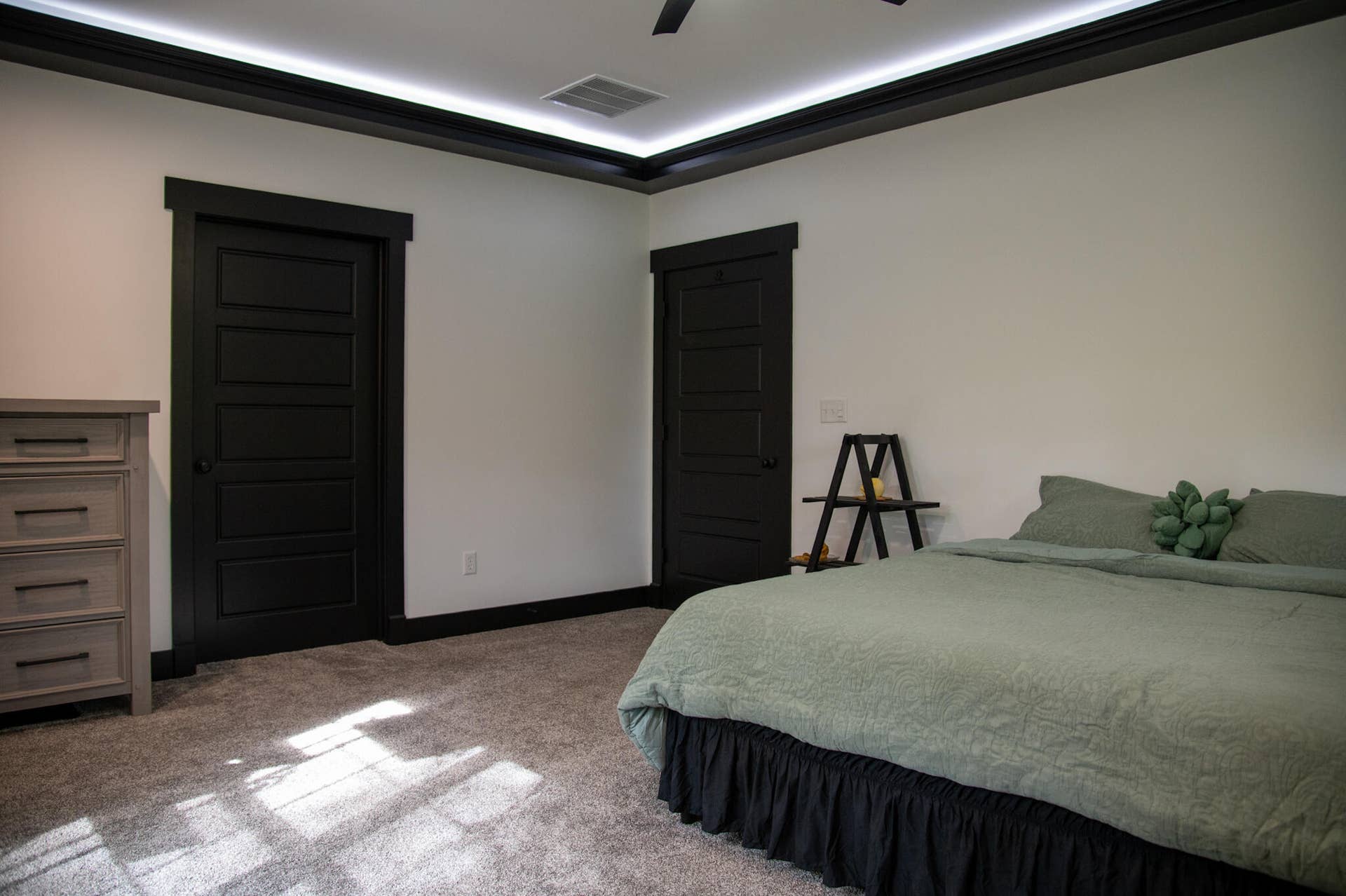 6400 Grand Boulevard, Hobart, IN 46342 Primary Bedroom