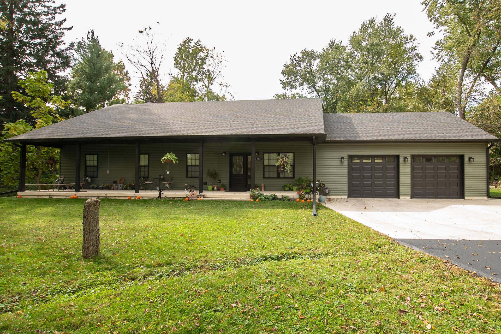 6400 Grand Boulevard, Hobart, IN 46342 Front of Home