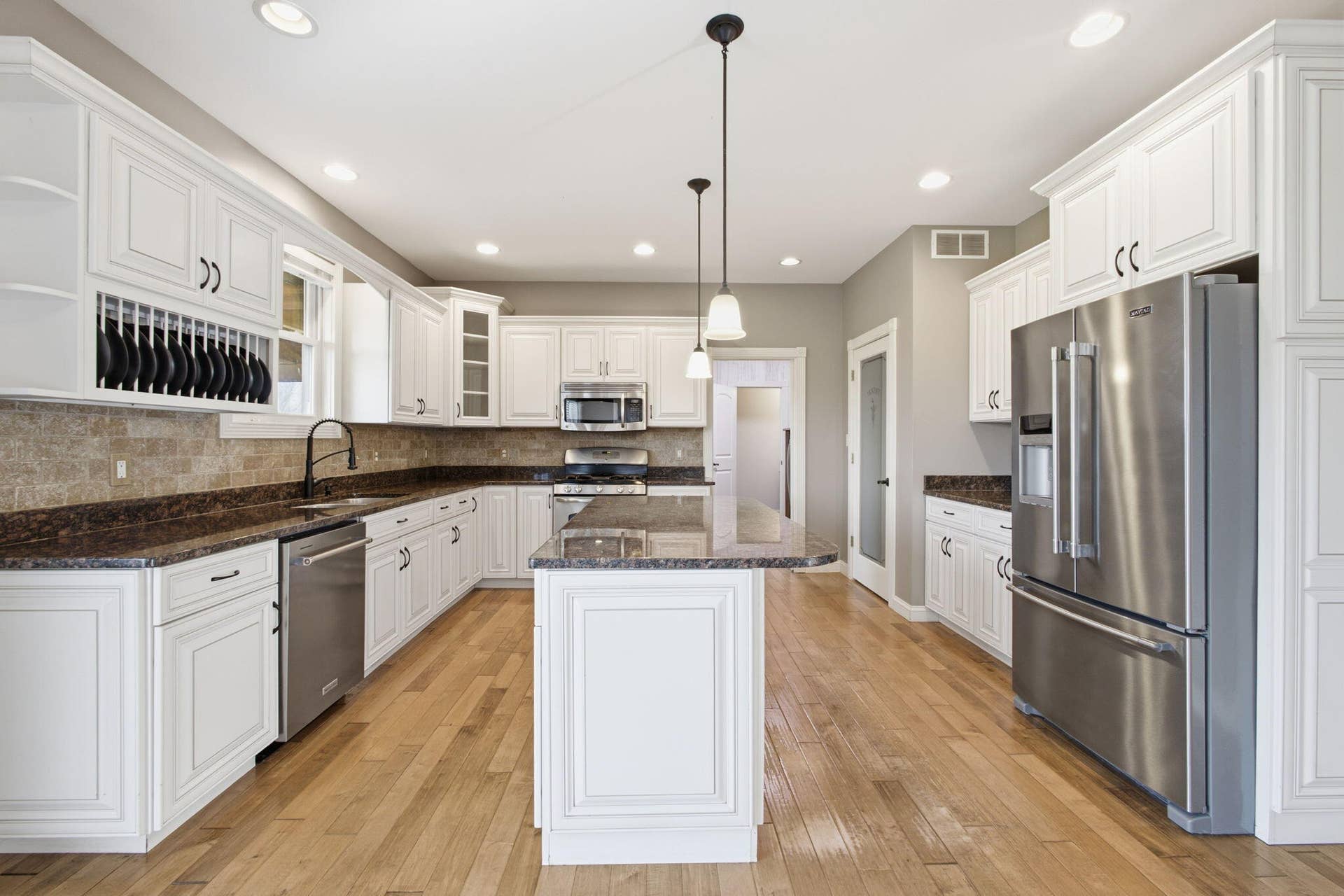 11126 W 1000, DeMotte, IN 46310 67-web-or-mls-IMG_4085
