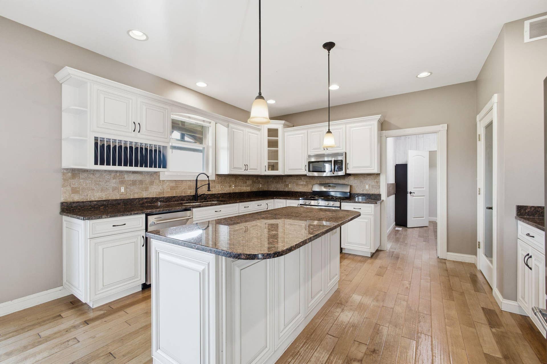 11126 W 1000, DeMotte, IN 46310 65-web-or-mls-IMG_4079