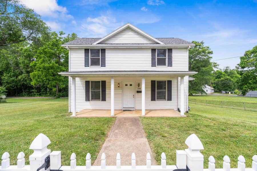 Property photo for 1316 MAIN ST E, Waynesboro, VA