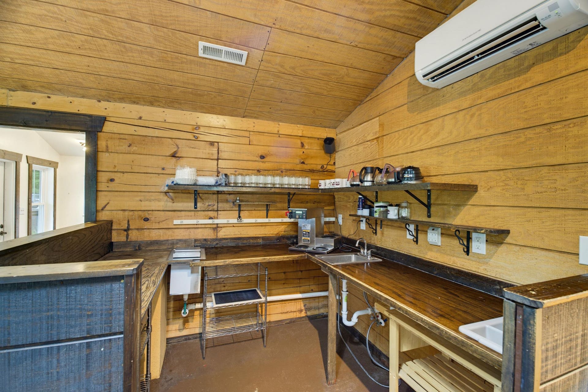 2175 HANKEY MOUNTAIN HWY, Churchville, VA 24421 2175 HANKEY MOUNTAIN HWY, Churchville, VA 24421