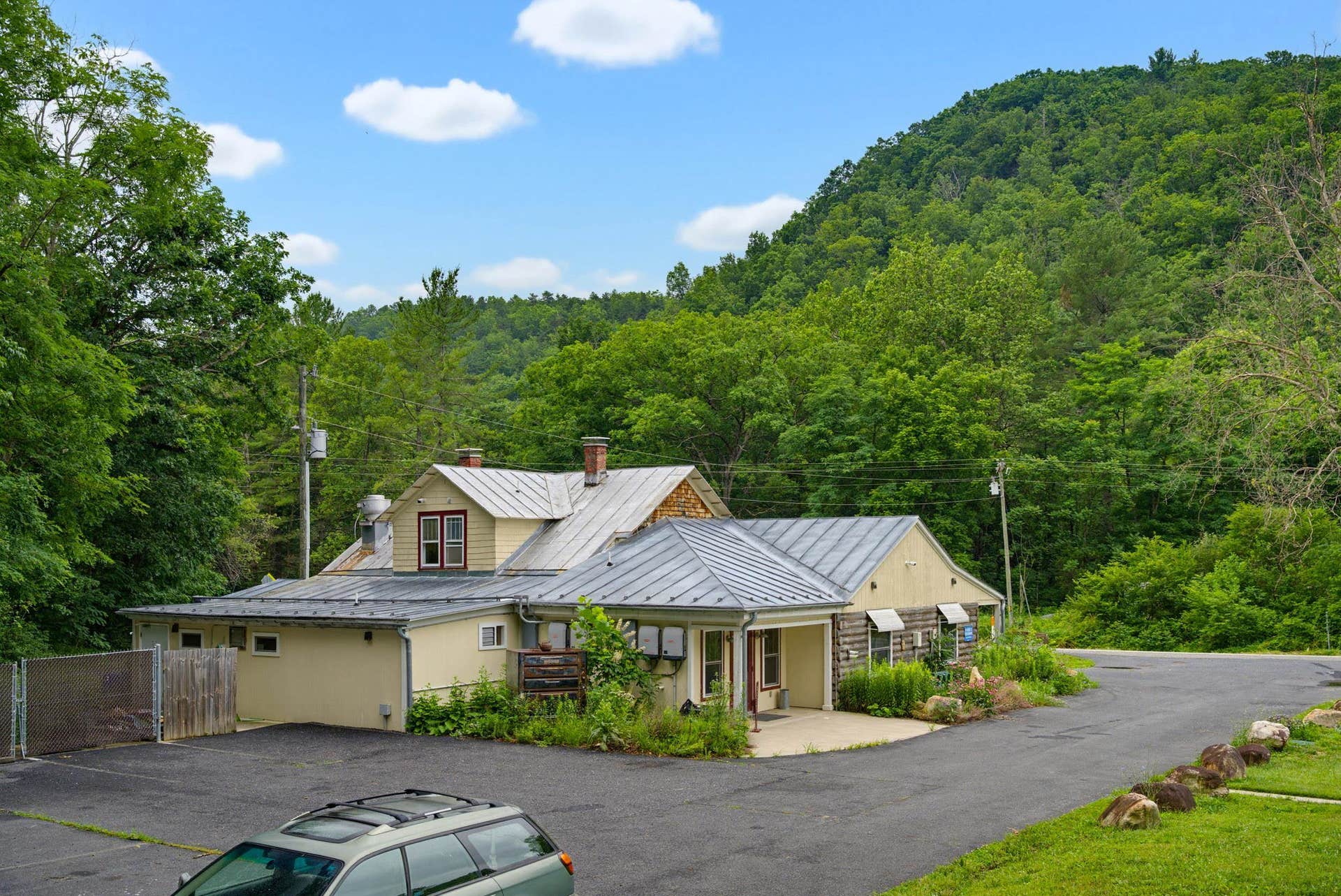 2175 HANKEY MOUNTAIN HWY, Churchville, VA 24421 2175 HANKEY MOUNTAIN HWY, Churchville, VA 24421