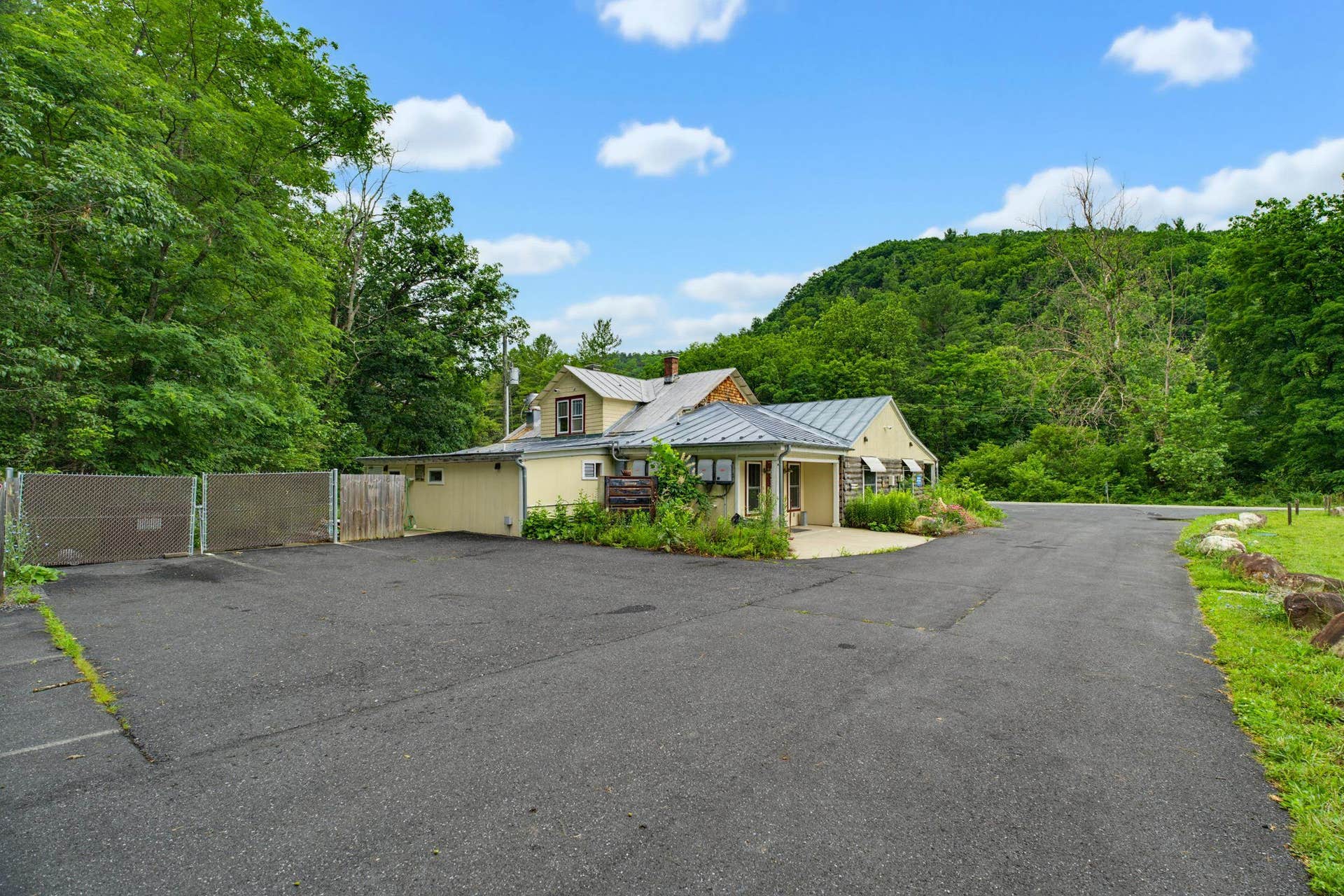 2175 HANKEY MOUNTAIN HWY, Churchville, VA 24421 2175 HANKEY MOUNTAIN HWY, Churchville, VA 24421