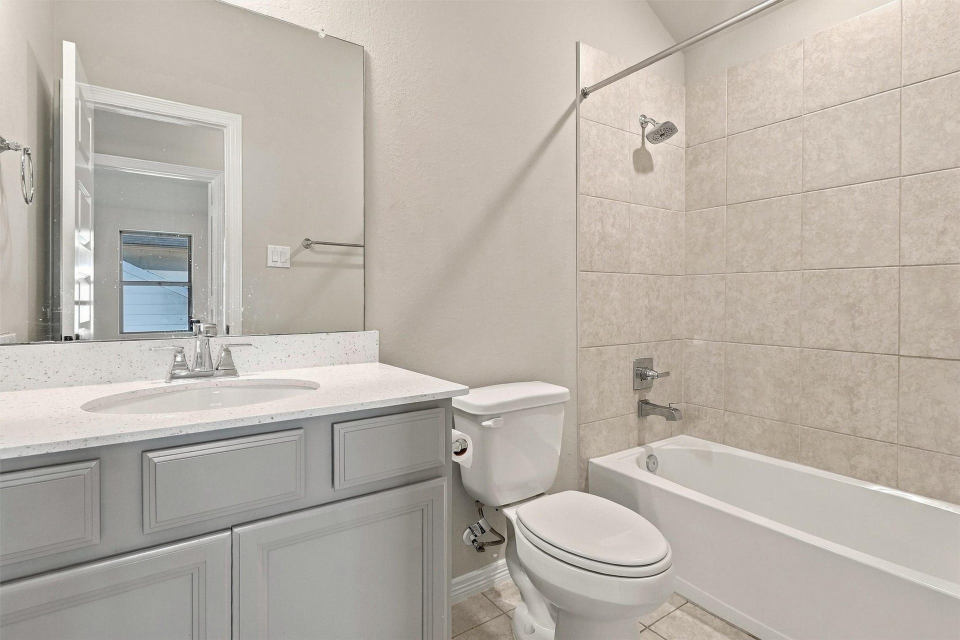 1638 Rosedale Drive, Missouri City, TX 77459 Upstairs full bath