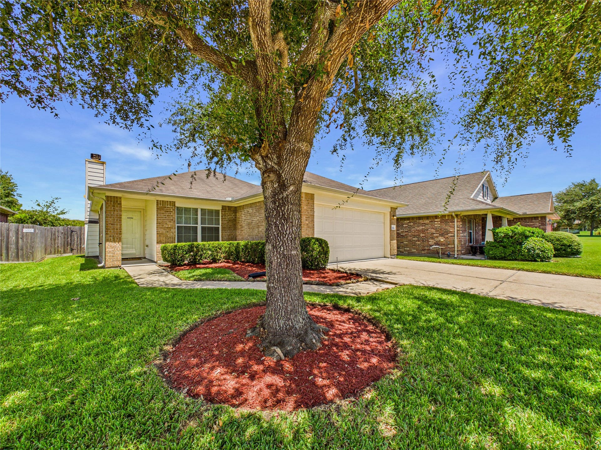 806 Rocky Rose Court, La Marque, TX 77568 Nestled on a quiet culdesac