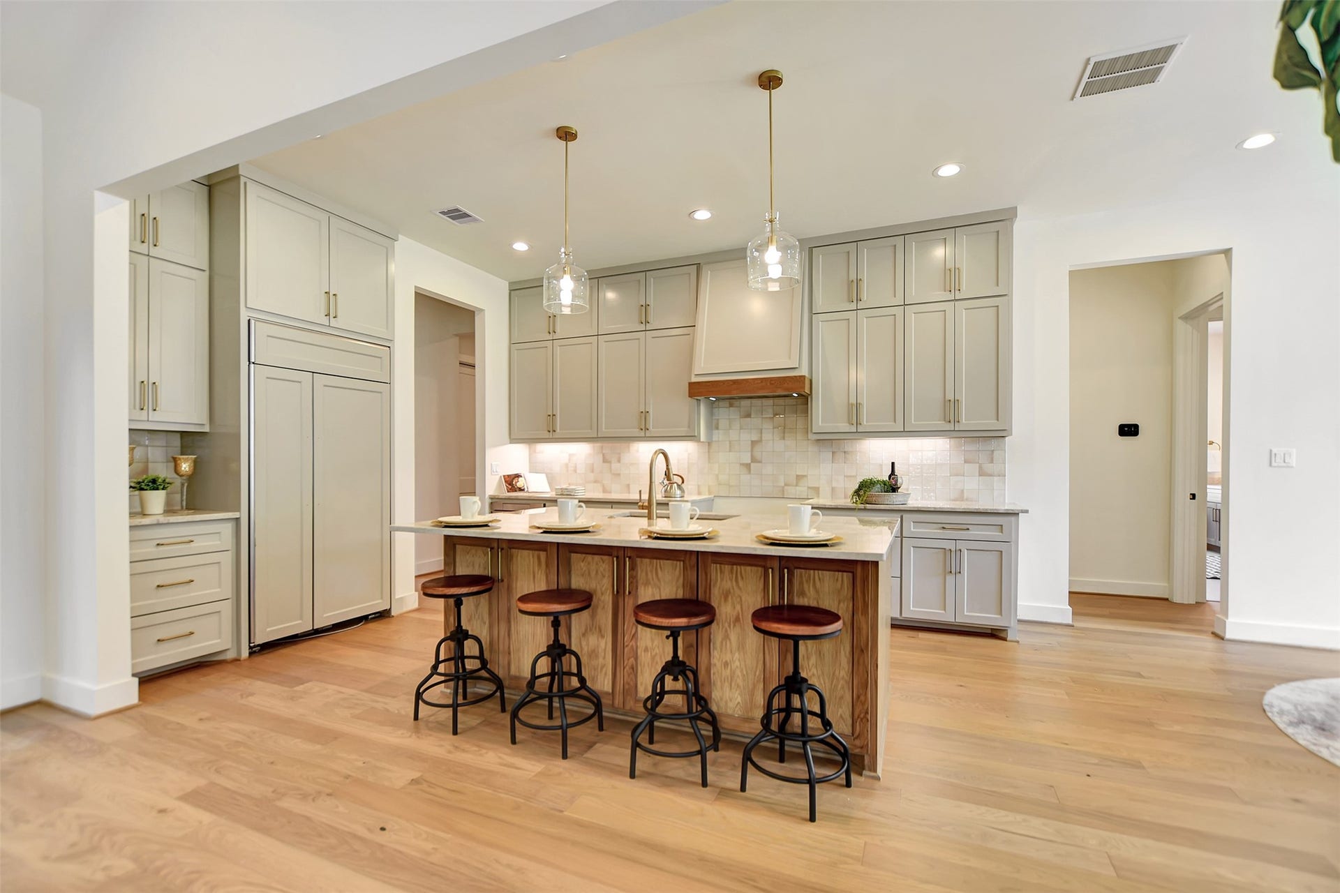 1946 Pech Road, Houston, TX 77055 1946 Pech Road, Houston, TX 77055