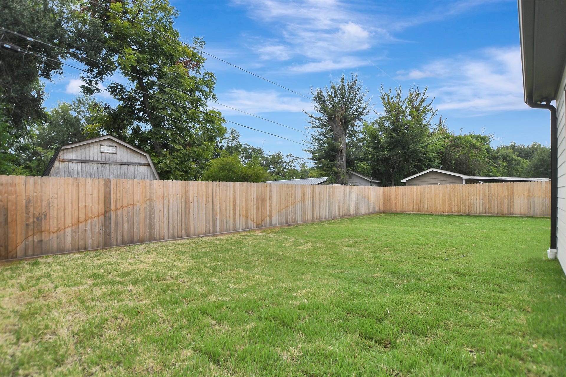 1946 Pech Road, Houston, TX 77055 PLENTY OF ROOM FOR A POOL!