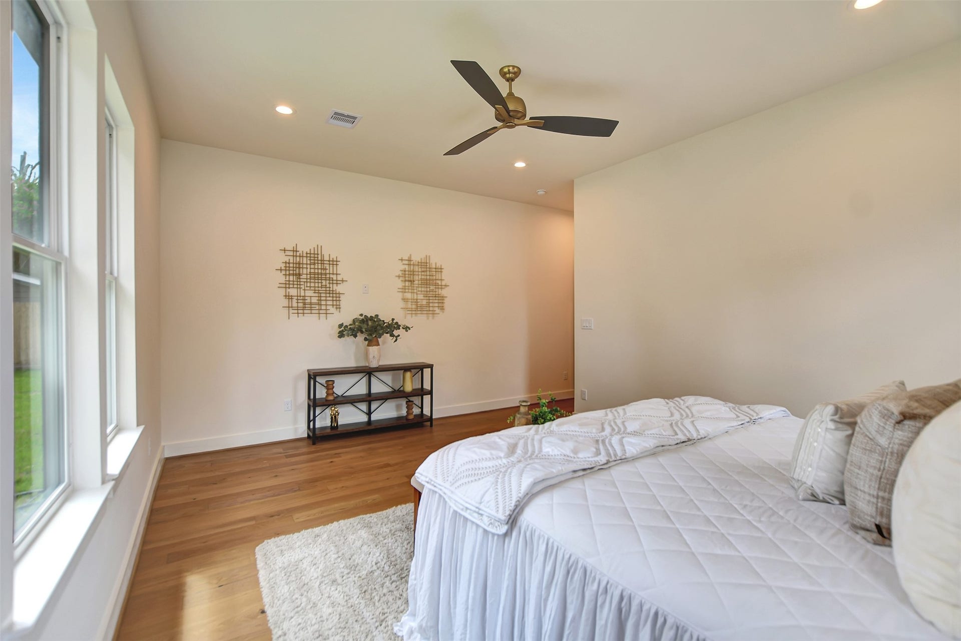 1946 Pech Road, Houston, TX 77055 1946 Pech Road, Houston, TX 77055