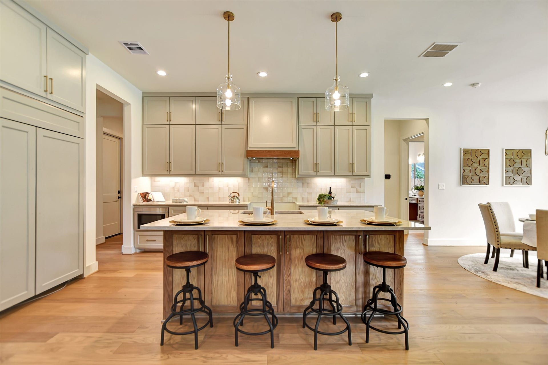 1946 Pech Road, Houston, TX 77055 1946 Pech Road, Houston, TX 77055