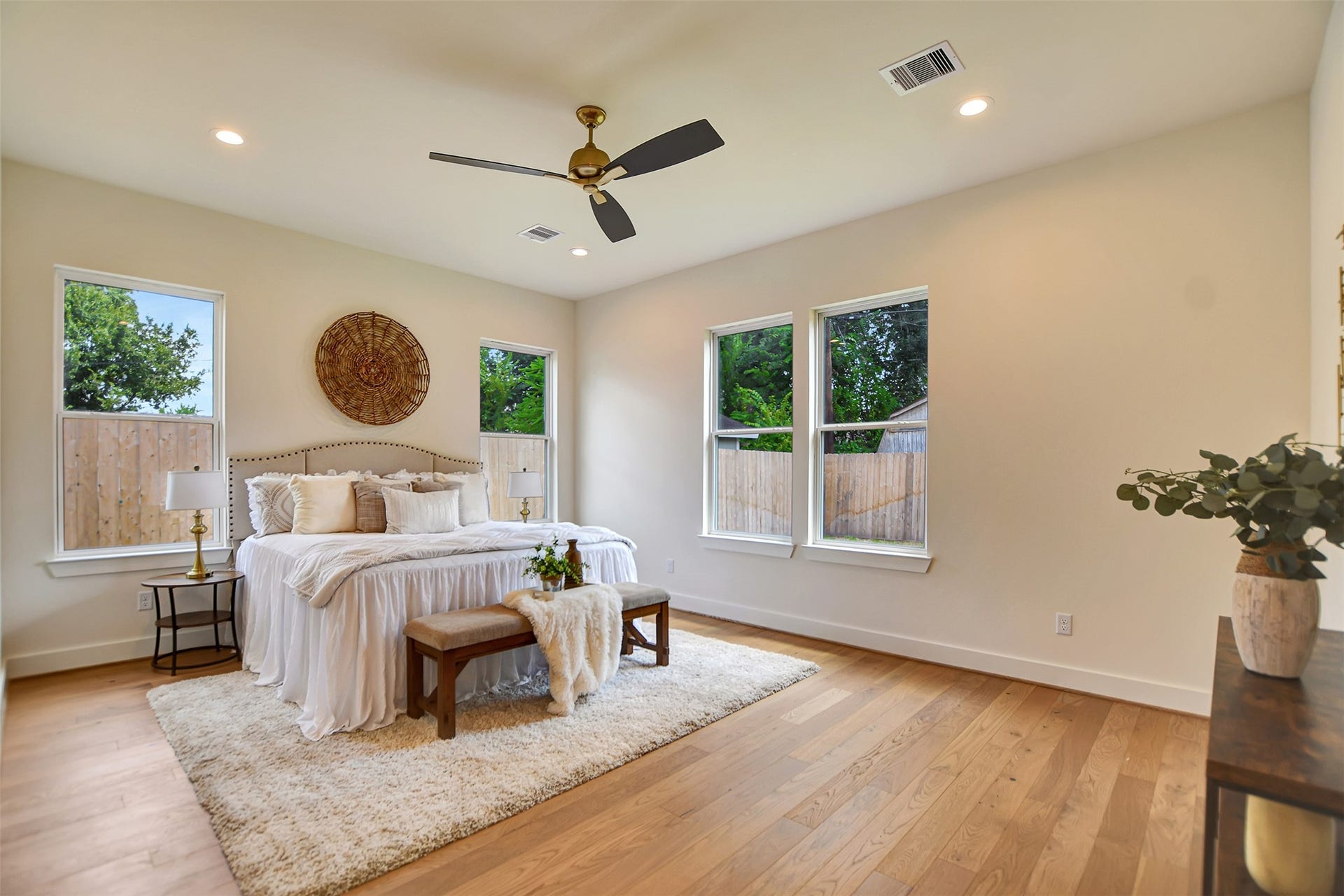 1946 Pech Road, Houston, TX 77055 1946 Pech Road, Houston, TX 77055