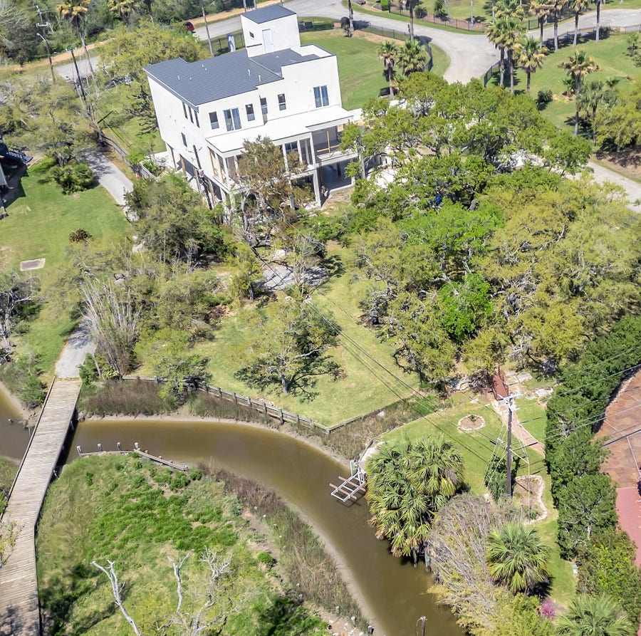 Property photo for 633 Bay Vista Drive, Seabrook, TX