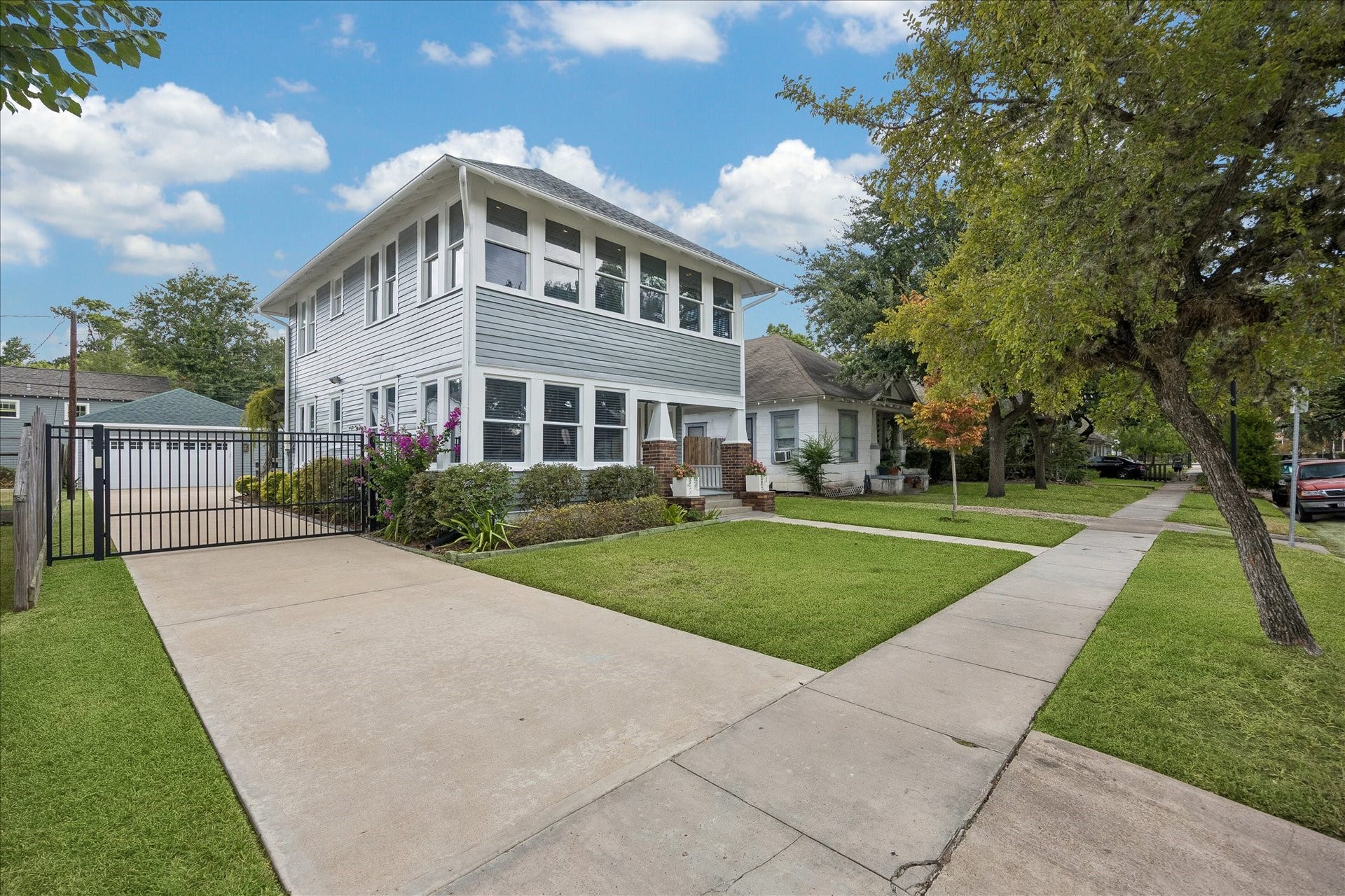 1221 Columbia Street, Houston, TX 77008 The exterior of the house has just been freshly painted.