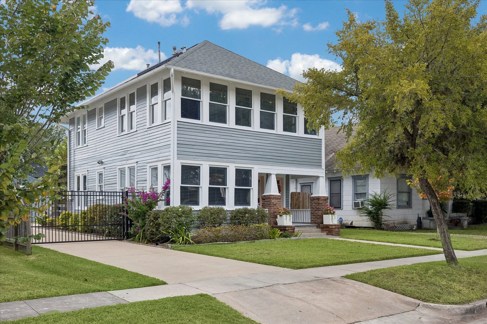 1221 Columbia Street, Houston, TX 77008 Welcome to 1221 Columbia St., a rare two story vintage Heights home rehabbed in 2018.