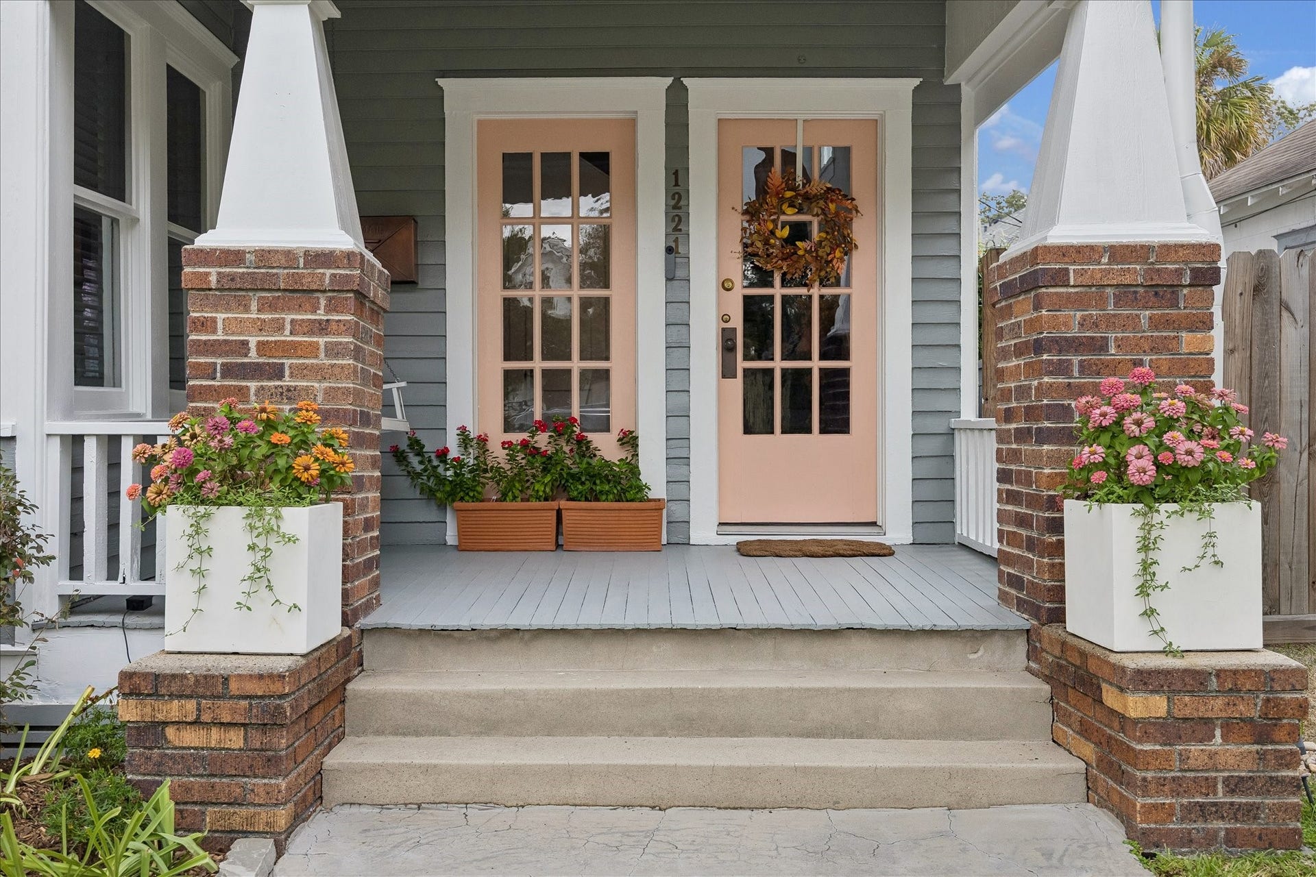 1221 Columbia Street, Houston, TX 77008 The shaded front porch includes a porch swing, plenty of space for planters and a lovely place to sit.