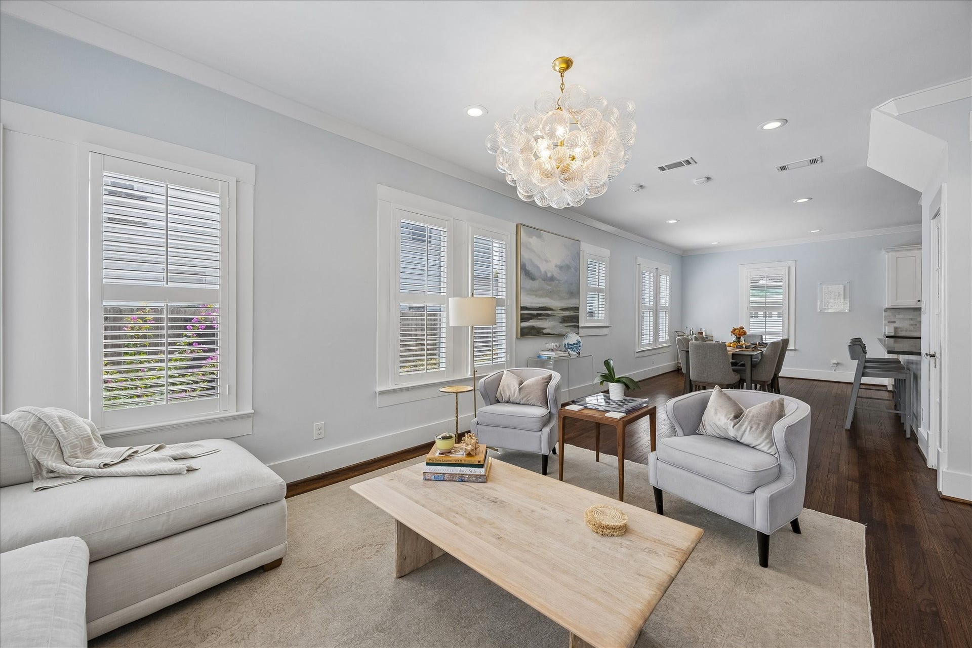 1221 Columbia Street, Houston, TX 77008 There is more than ample space on the first/living level for sizeable, comfortable furniture. The plantation shutters have separate top and bottom sections for flexibility with light and privacy.