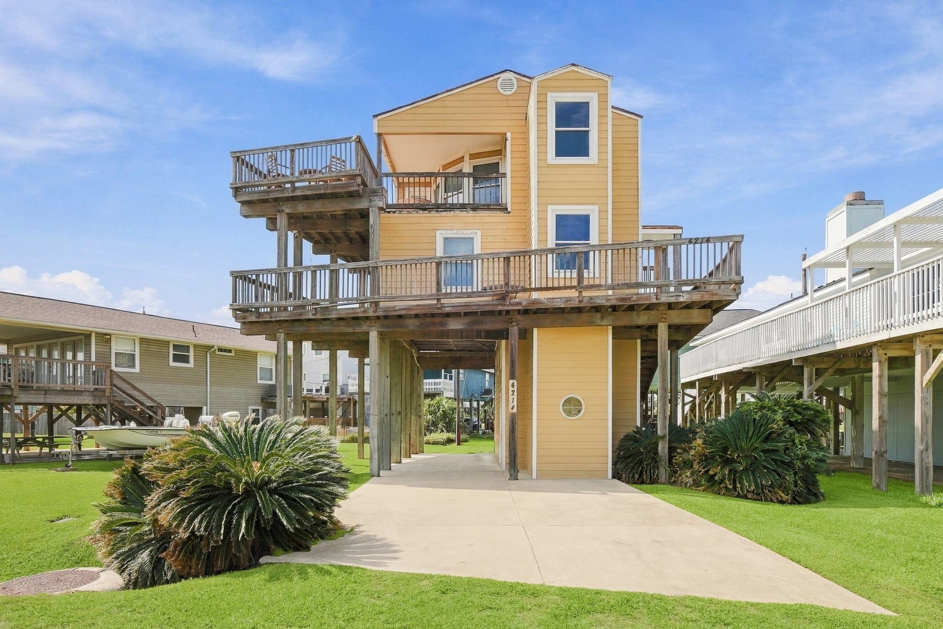4214 Vista Road, Galveston, TX 77554