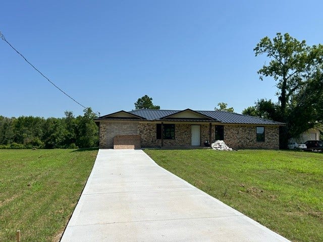 Property photo for 101 Smilie Crossing, Angleton, TX