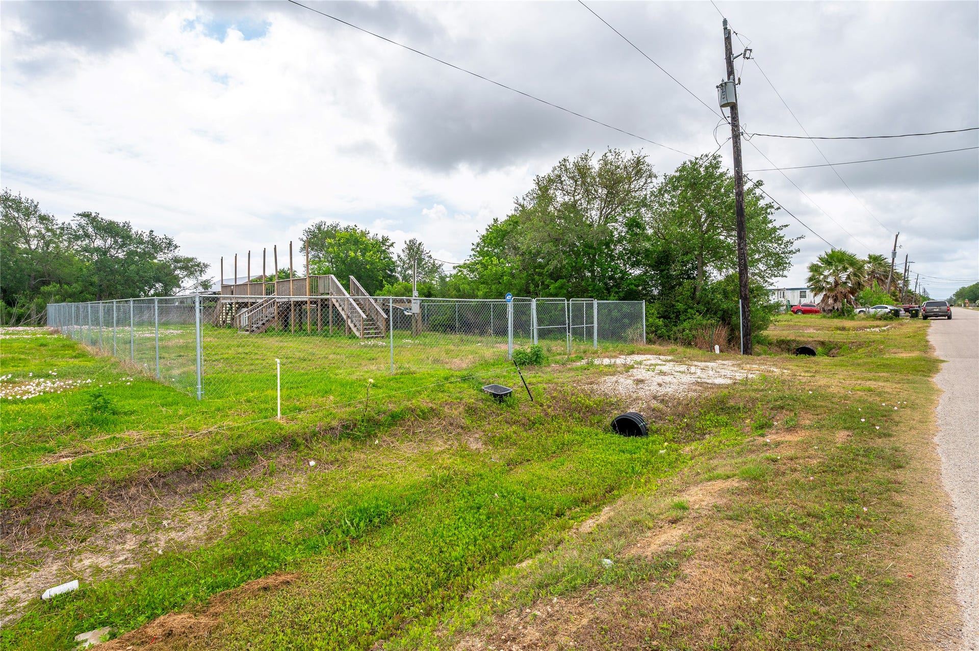 441-443 16th Street, San Leon, TX 77539 441-443 16th Street, San Leon, TX 77539