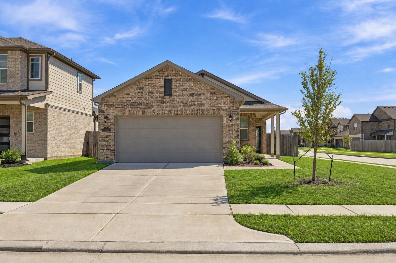 5702 Fresh View Court, Katy, TX 77493 Don't miss this opportunity, call today to schedule your private showing! *Grass has been edited.