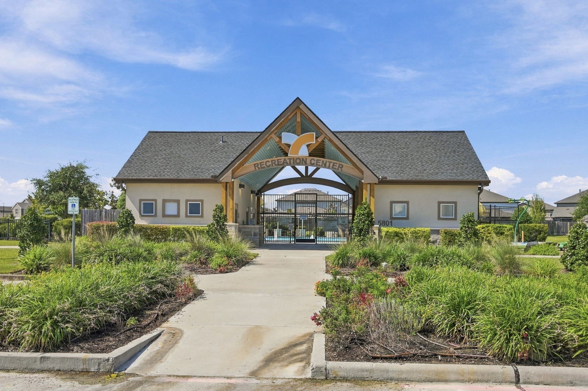 5702 Fresh View Court, Katy, TX 77493 There's so much to enjoy just beyond your front door! Enjoy the lifestyle offered by this thoughtfully planned community, where beautifully maintained landscaping welcomes residents to the neighborhood recreation center.