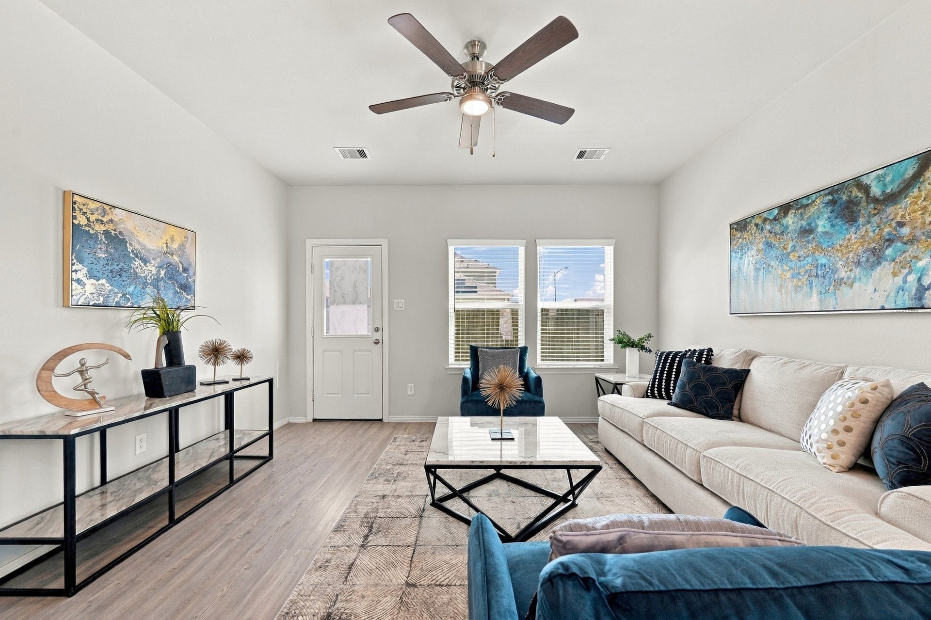 5702 Fresh View Court, Katy, TX 77493 The spacious family room welcomes you with high ceilings, beautiful wood-look flooring, & an elegant neutral palette. A stylish ceiling fan adds comfort, while large windows invite natural light into the space, creating a bright & relaxing setting for unwinding at the end of the day.