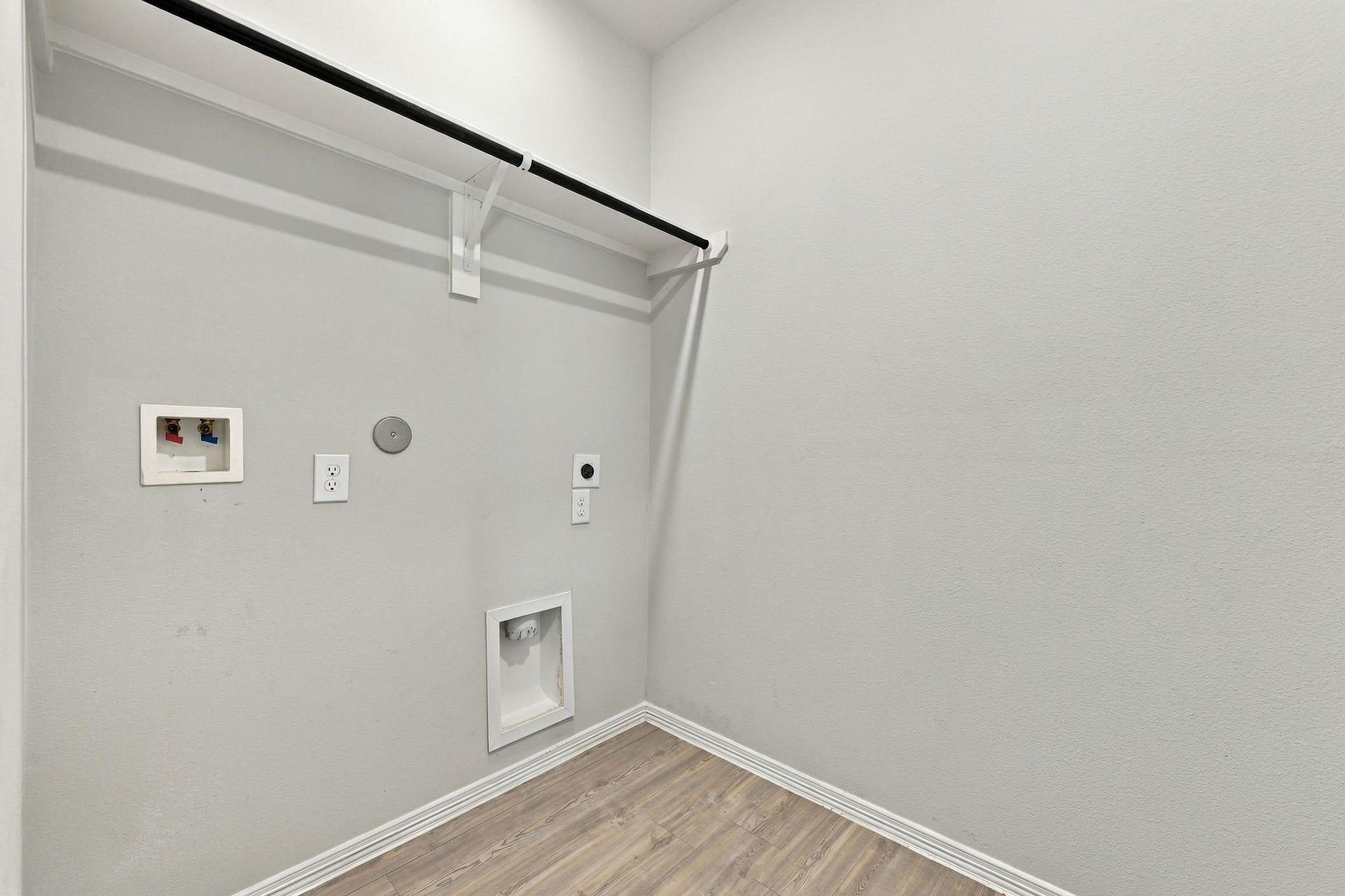 5702 Fresh View Court, Katy, TX 77493 The dedicated laundry room offers a convenient space for everyday household tasks, complete with washer & dryer connections, overhead shelving, & durable wood-look flooring.