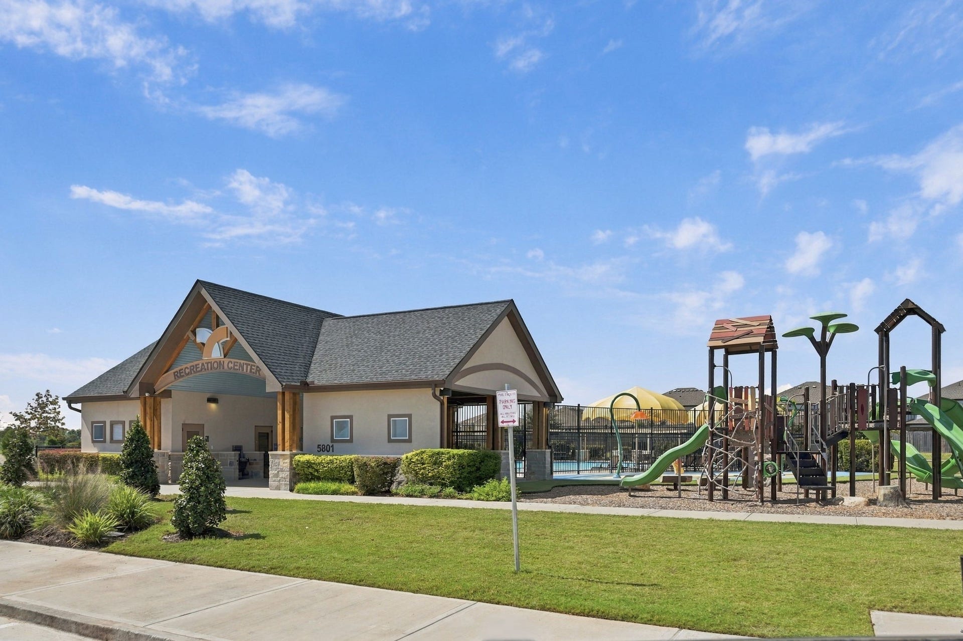 5702 Fresh View Court, Katy, TX 77493 The neighborhood recreation center offers a sparkling beach-entry pool & splash pad, inviting playgrounds, dedicated dog parks, beautiful green spaces, sparkling lakes, walking trails, & neighborhood parks!