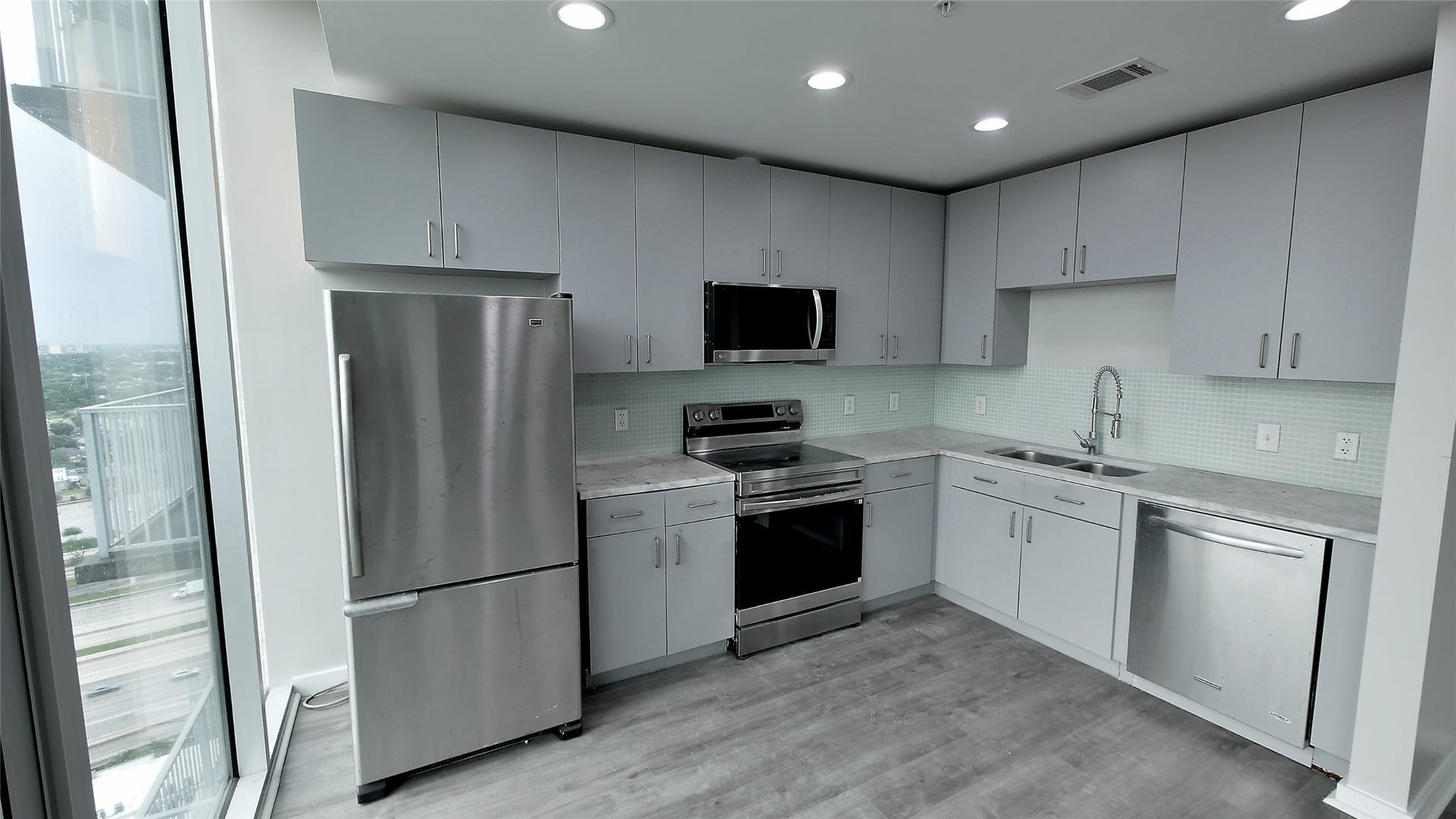 5925 ALMEDA RD, #12113, Houston, TX 77004 Another view of the ligig space in relaions to kitchen area