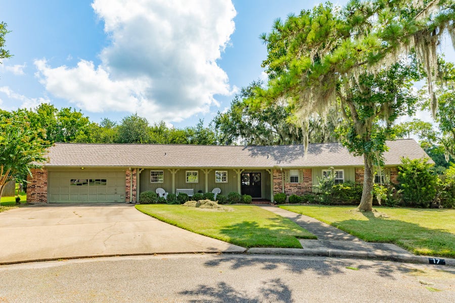 Property photo for 17 Seminole Lane, West Columbia, TX