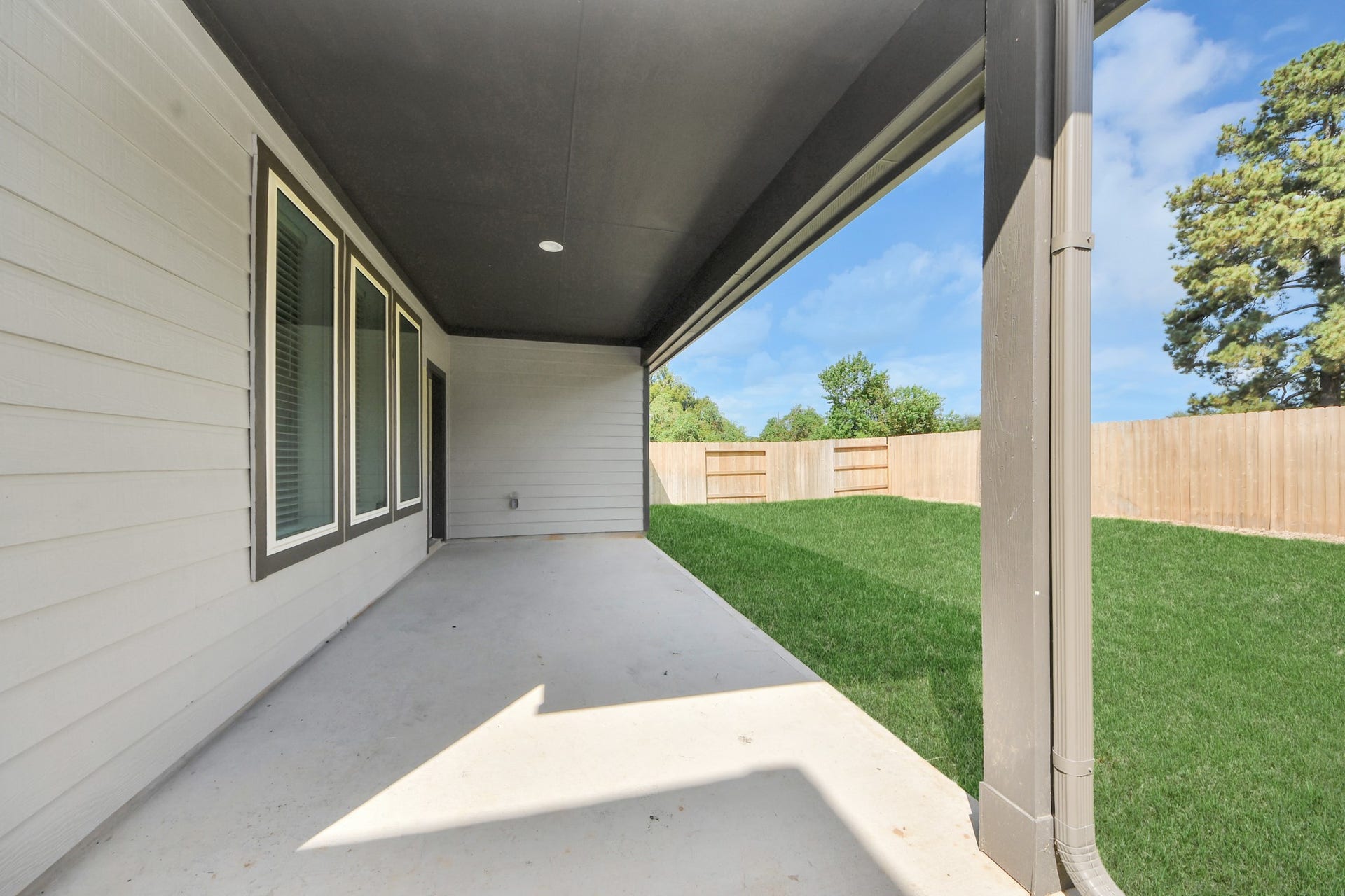 26395 Viva Drive, Magnolia, TX 77355 Experience outdoor living at its finest on this expansive covered patio, thoughtfully designed for BBQs and delightful outdoor dining.