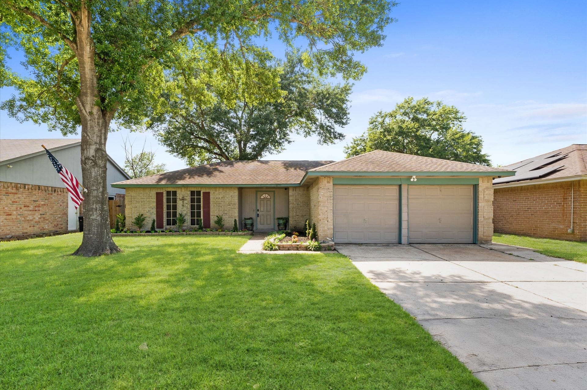 11227 Verlaine Drive, Houston, TX 77065 Step inside 11227 Verlaine Drive, located in the 1960/Cypress area of Houston. Here you'll find an inviting front and back yard with large shade trees and quite a few upgrades inside.