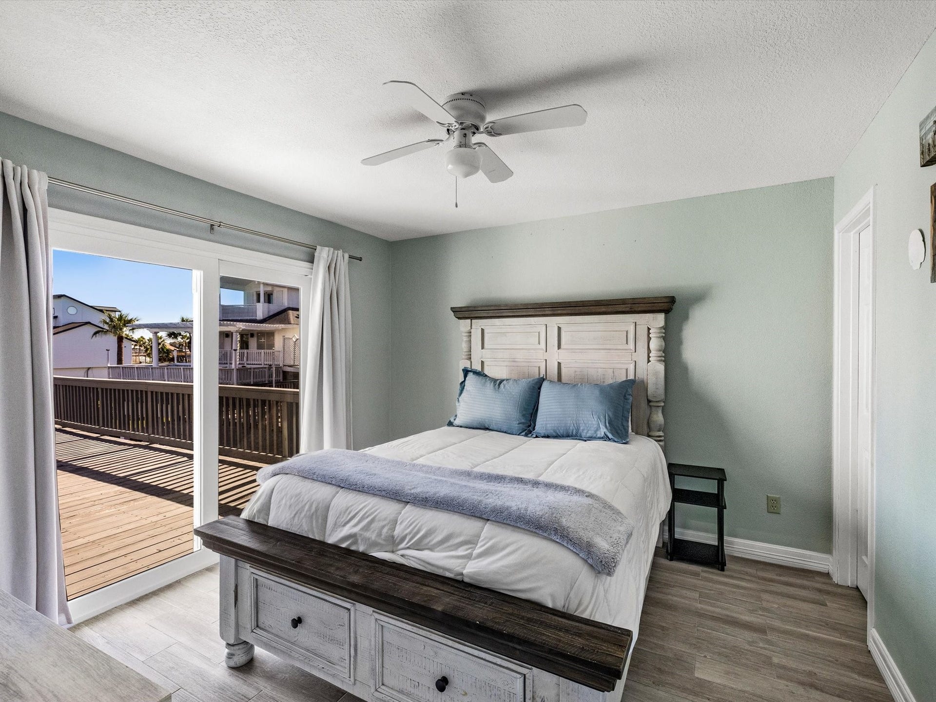 334 Paradise Drive, Tiki Island, TX 77554 334 Paradise Drive, Tiki Island, TX 77554